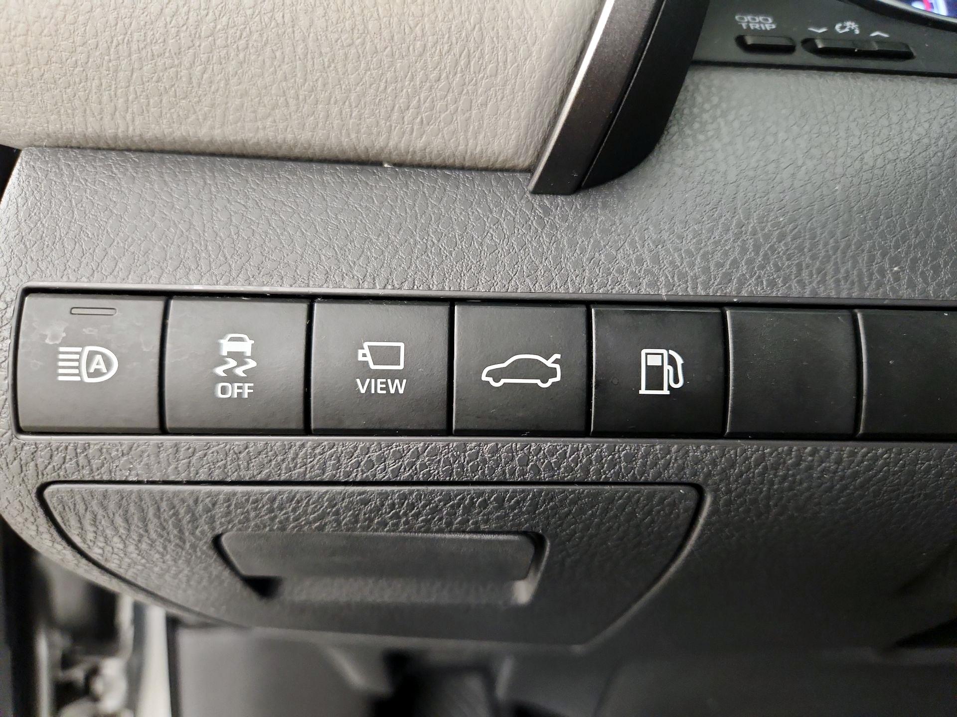 Thumbnail: 2018 Toyota Camry - 13