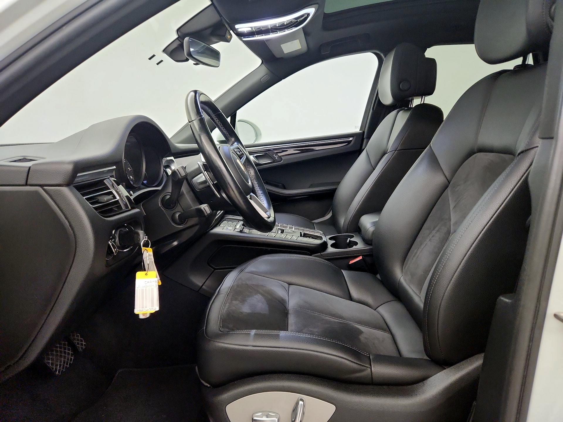 Thumbnail: 2021 Porsche Macan - 11