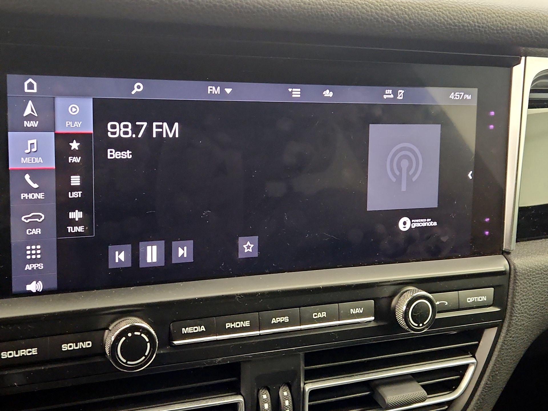 Thumbnail: 2021 Porsche Macan - 16