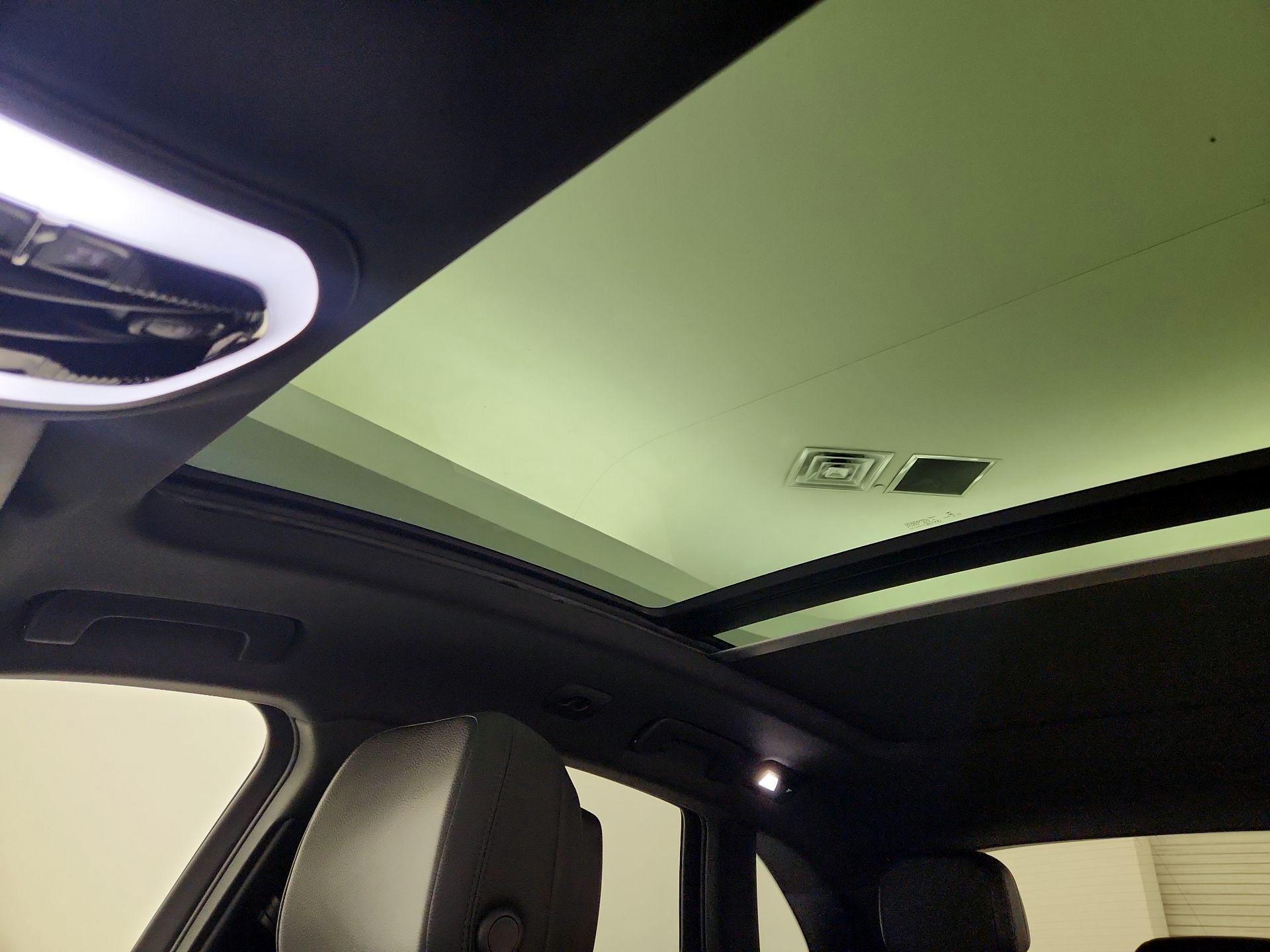 Thumbnail: 2021 Porsche Macan - 20