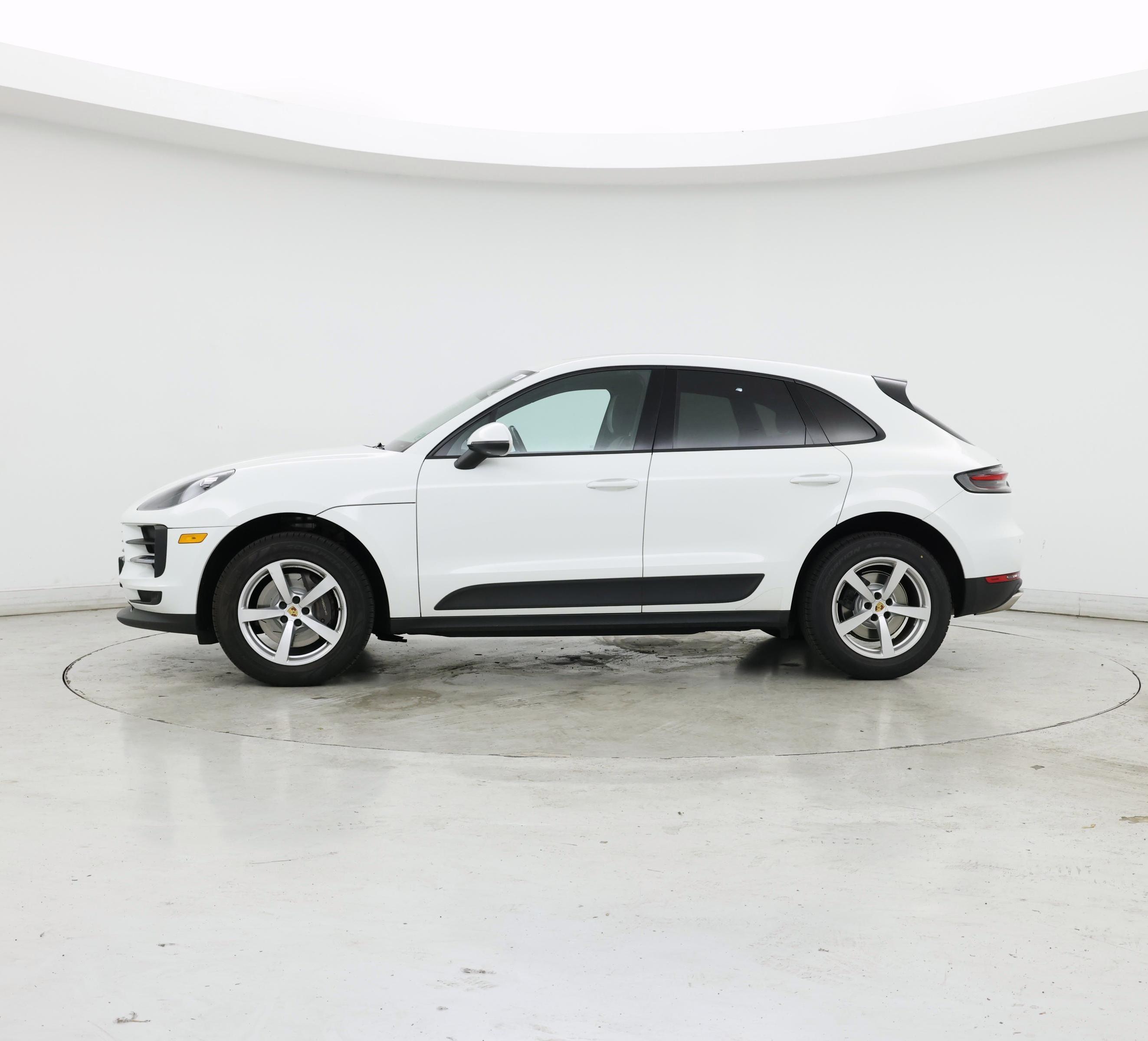 Thumbnail: 2021 Porsche Macan - 3