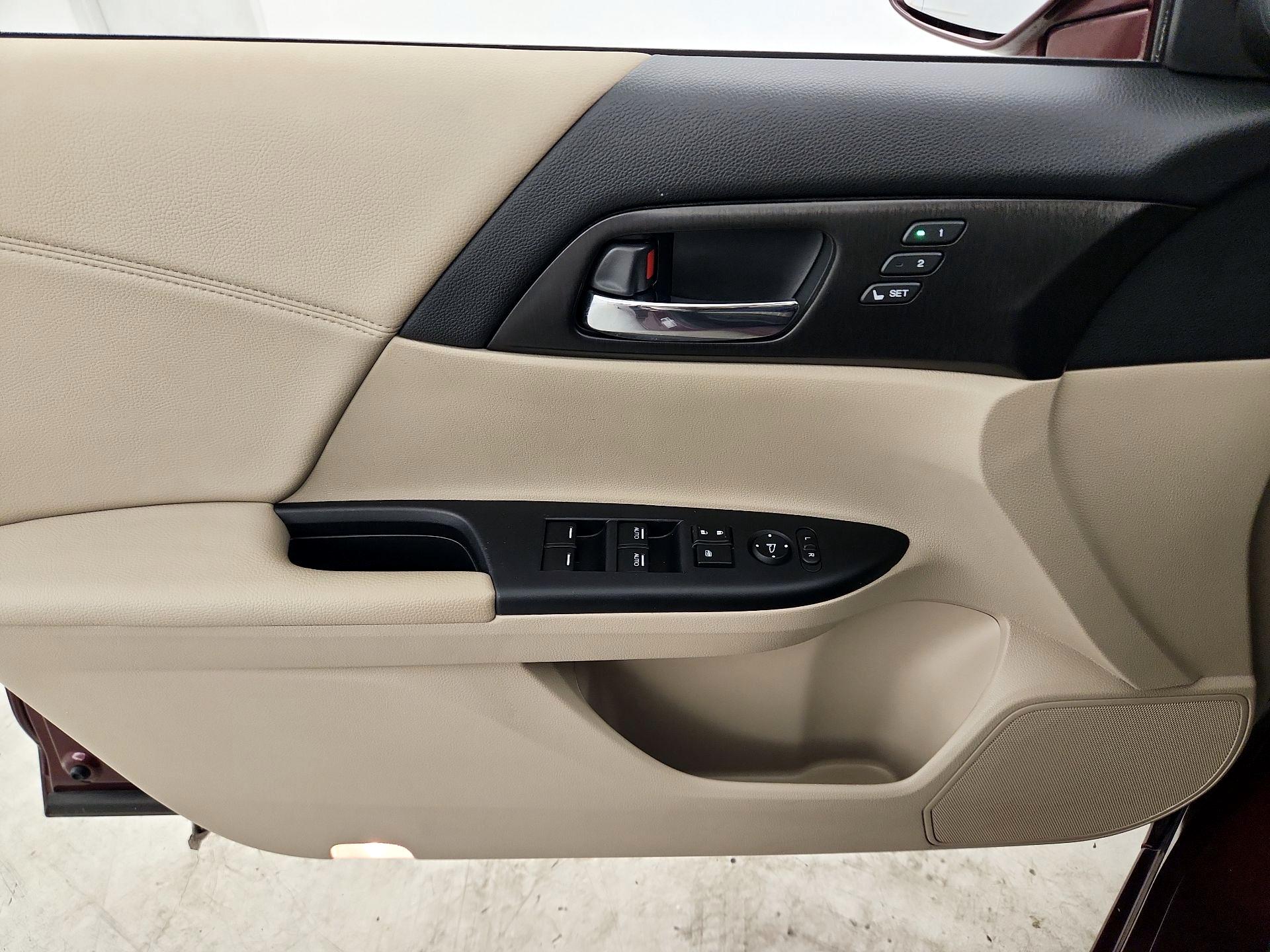 Thumbnail: 2015 Honda Accord - 12