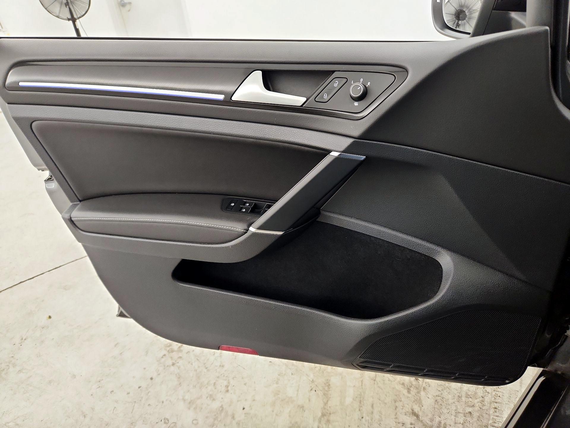 Thumbnail: 2018 Volkswagen Golf - 12