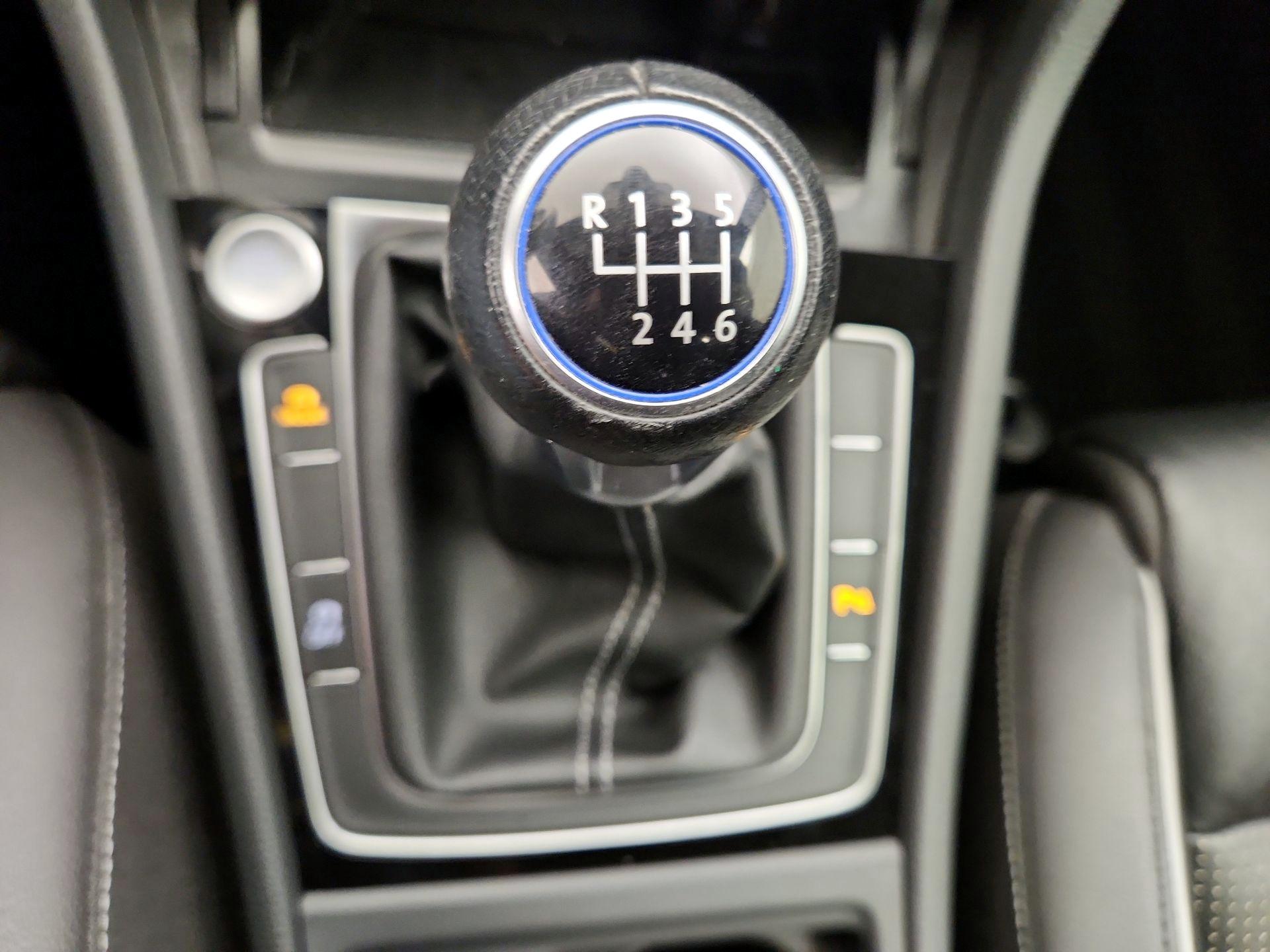 Thumbnail: 2018 Volkswagen Golf - 18