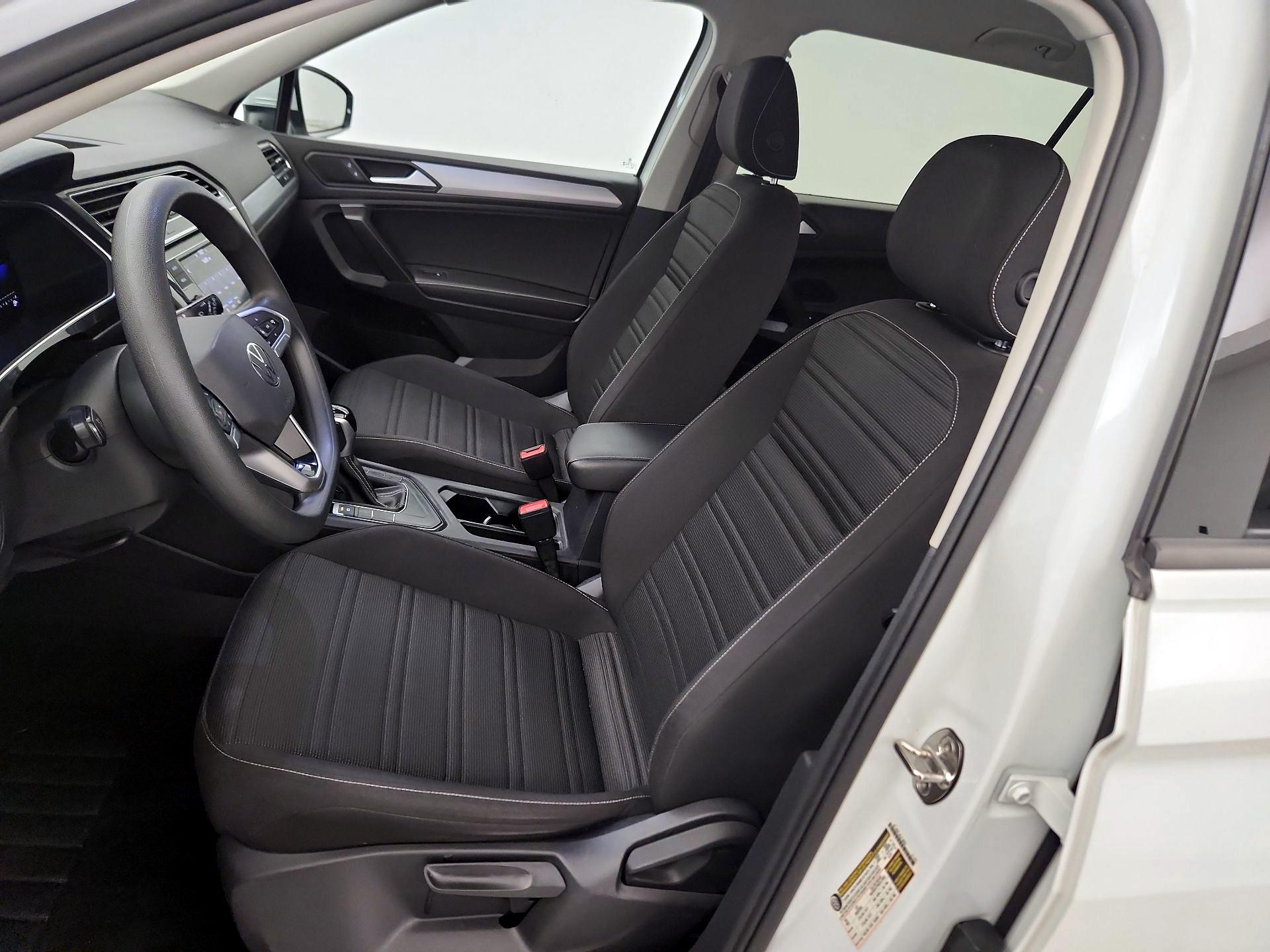 Thumbnail: 2023 Volkswagen Tiguan - 11