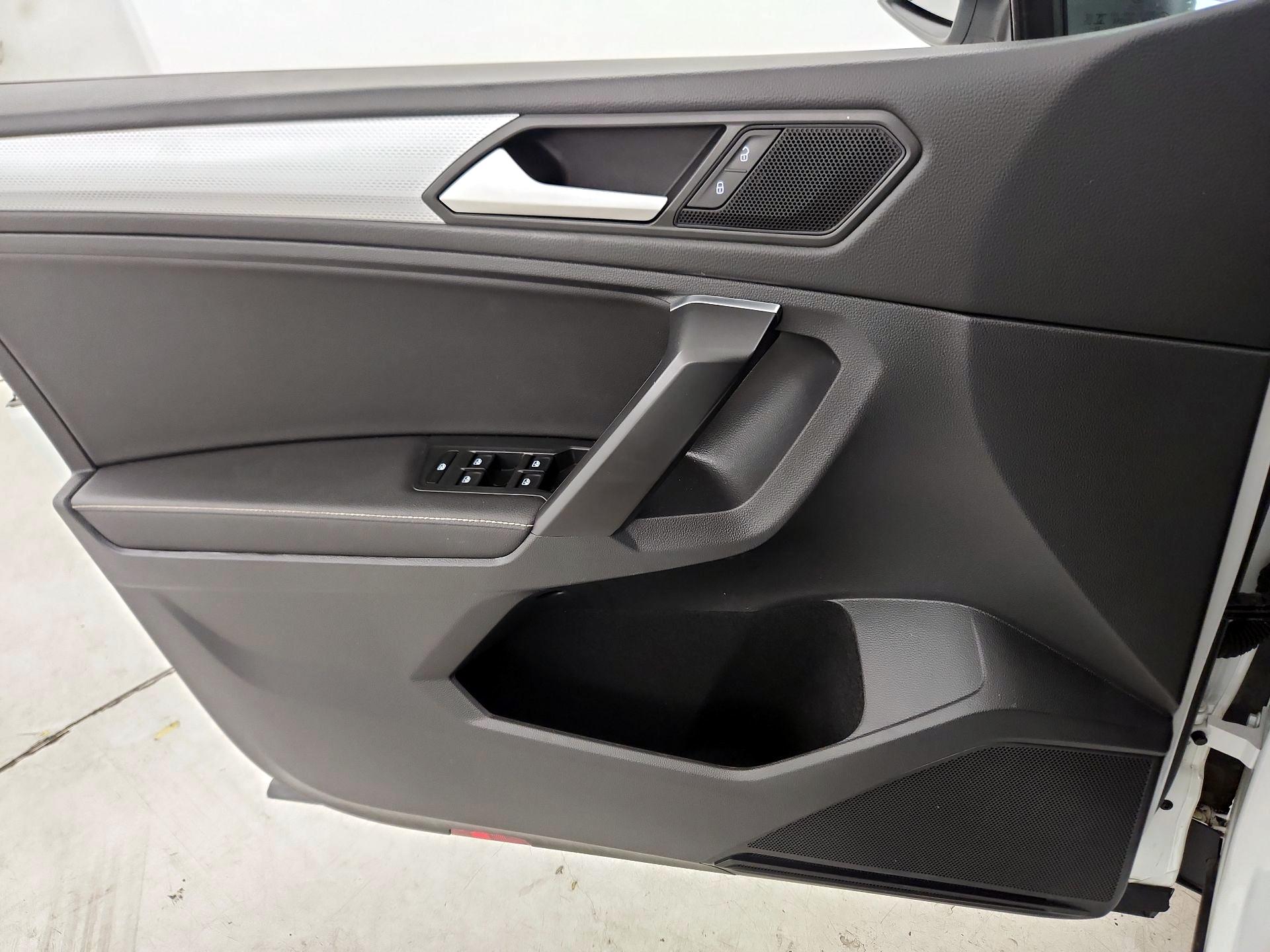 Thumbnail: 2023 Volkswagen Tiguan - 12