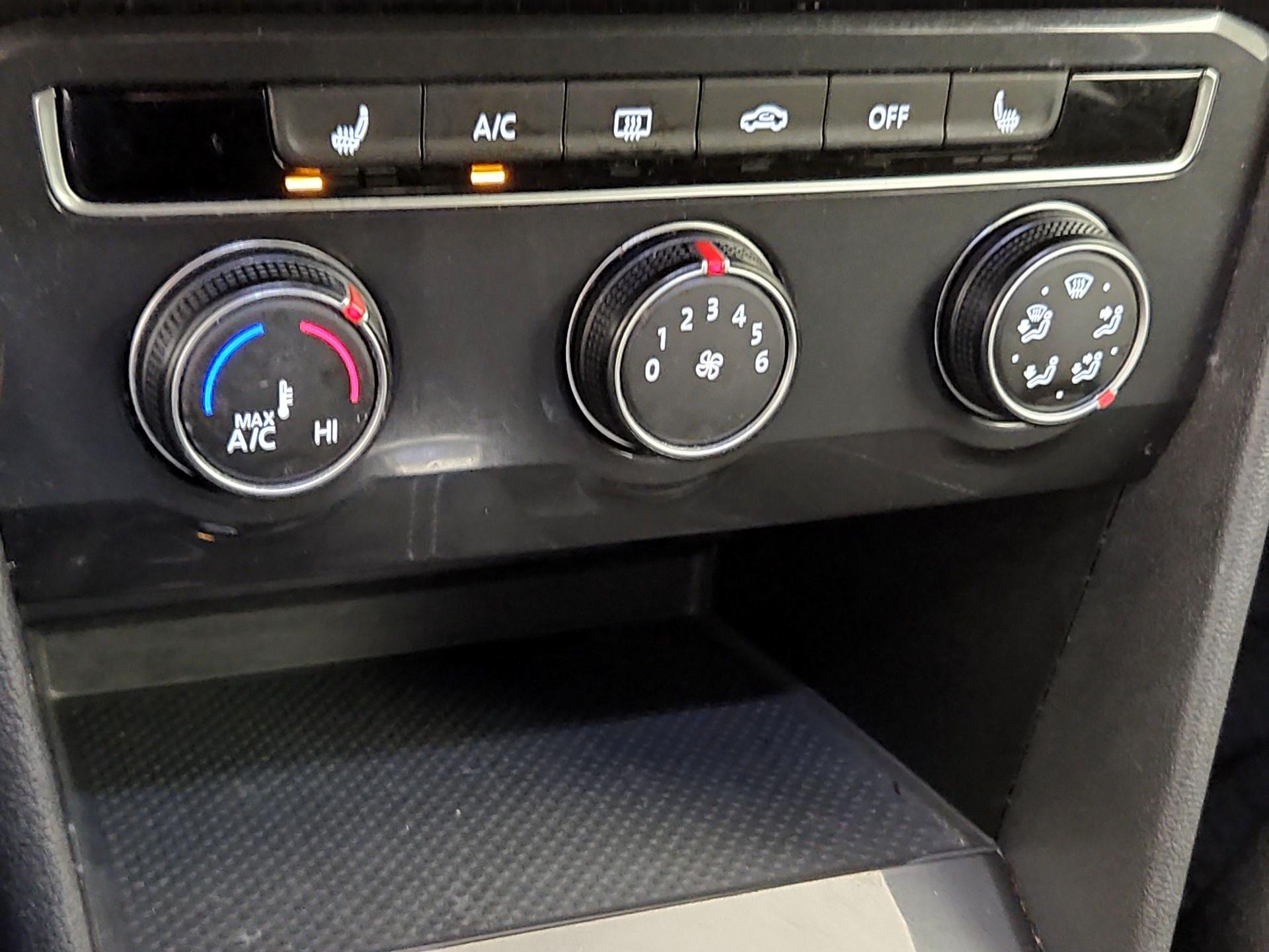 Thumbnail: 2023 Volkswagen Tiguan - 16