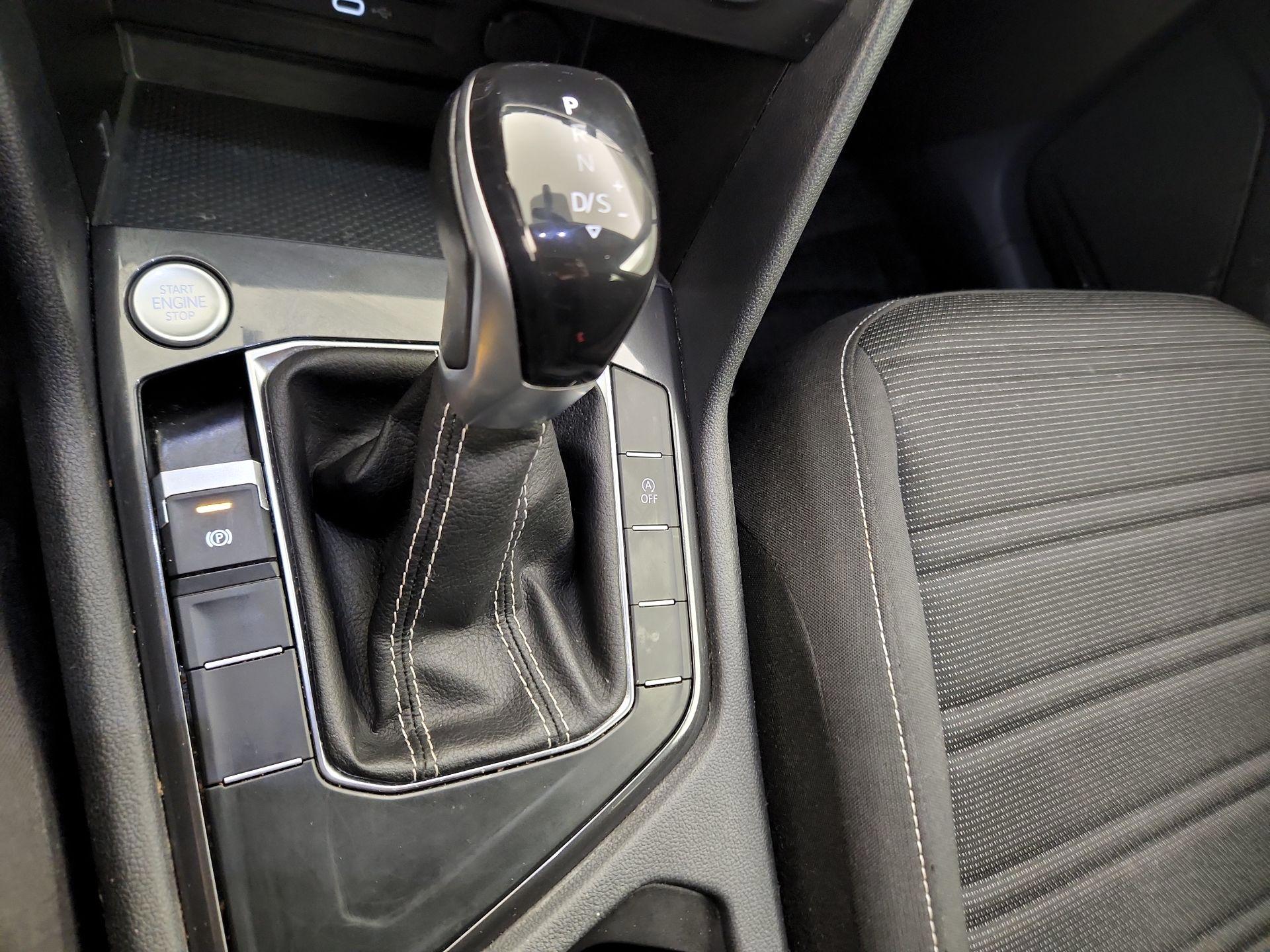 Thumbnail: 2023 Volkswagen Tiguan - 17