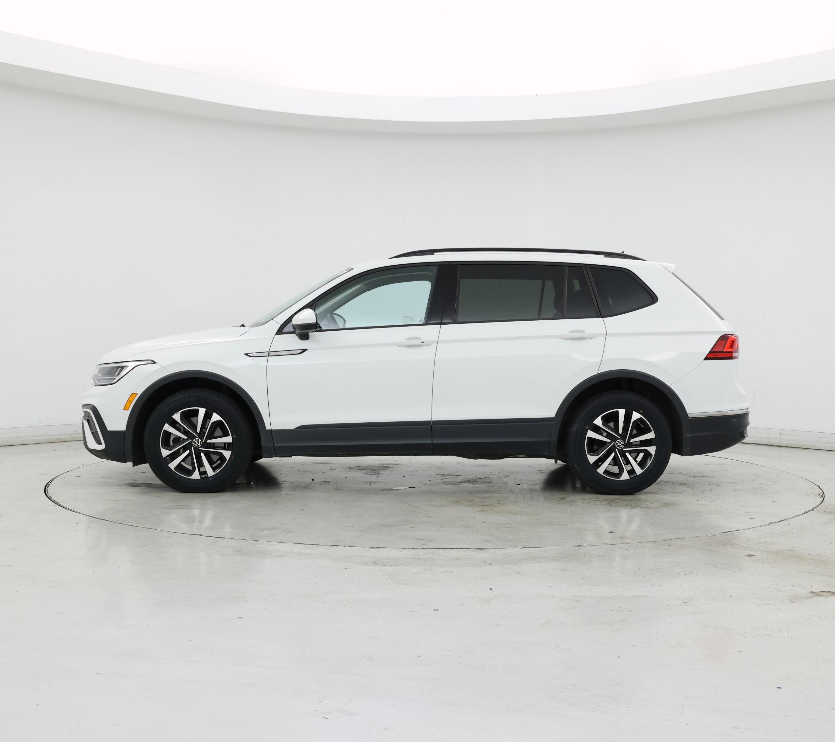 Thumbnail: 2023 Volkswagen Tiguan - 3