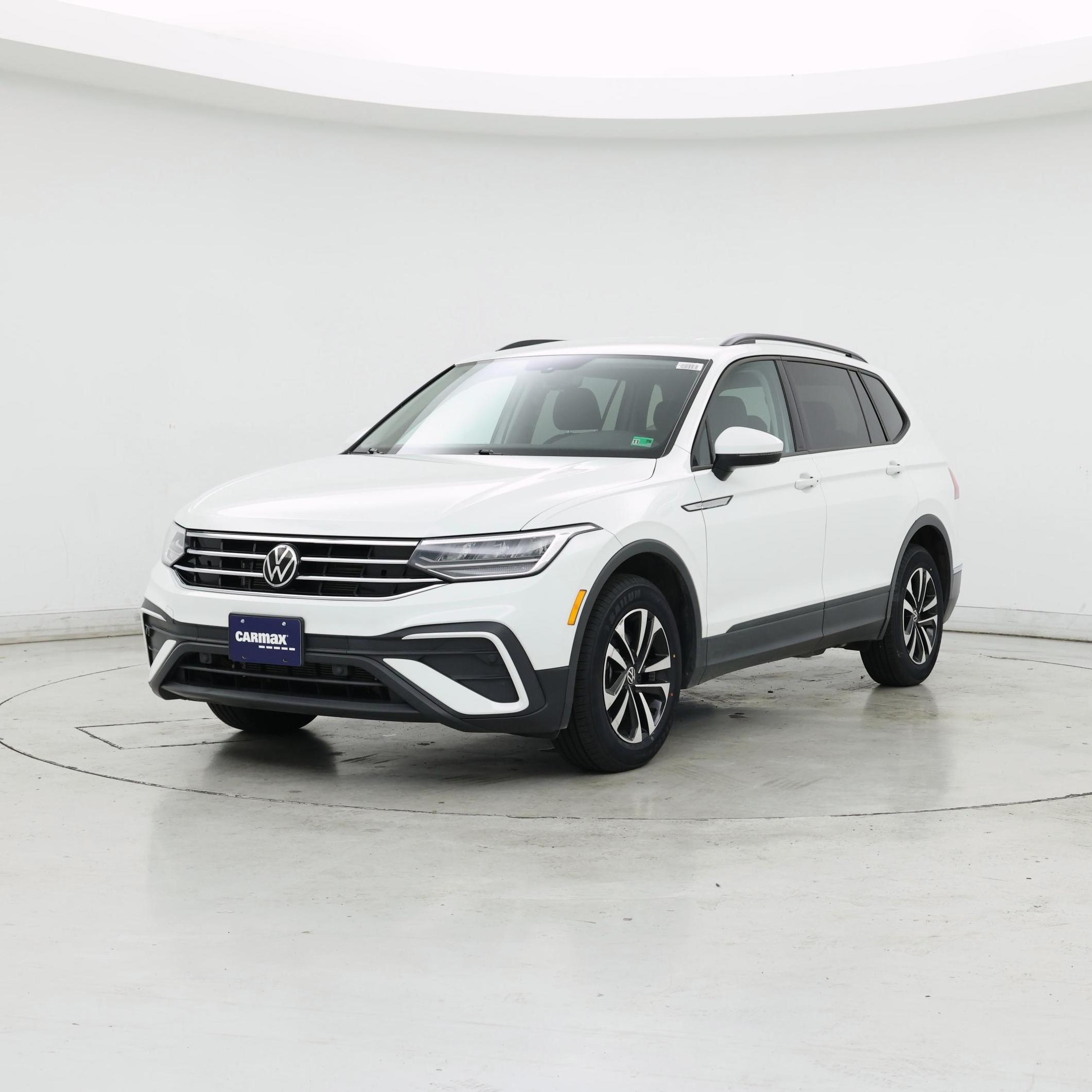 Thumbnail: 2023 Volkswagen Tiguan - 4