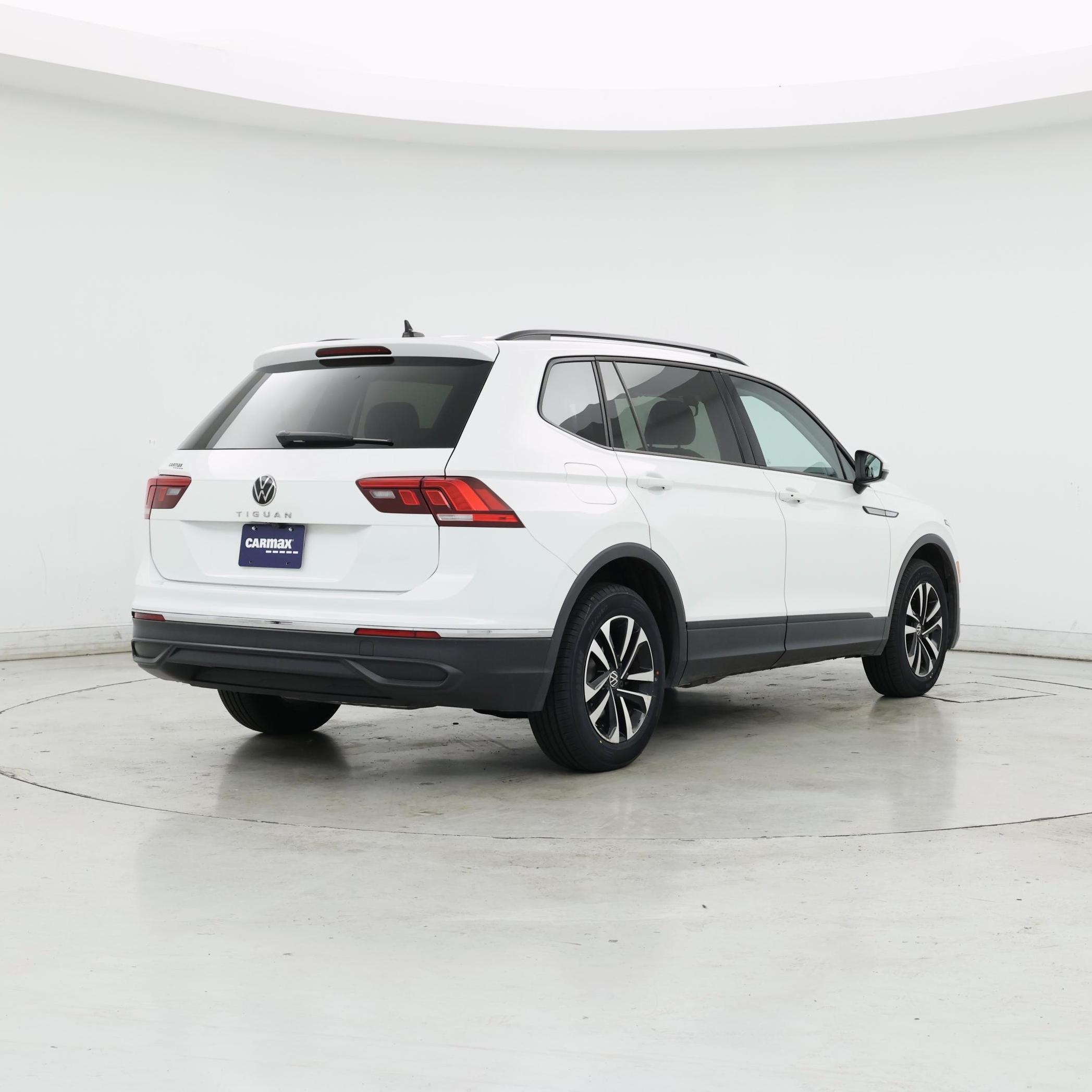 Thumbnail: 2023 Volkswagen Tiguan - 8