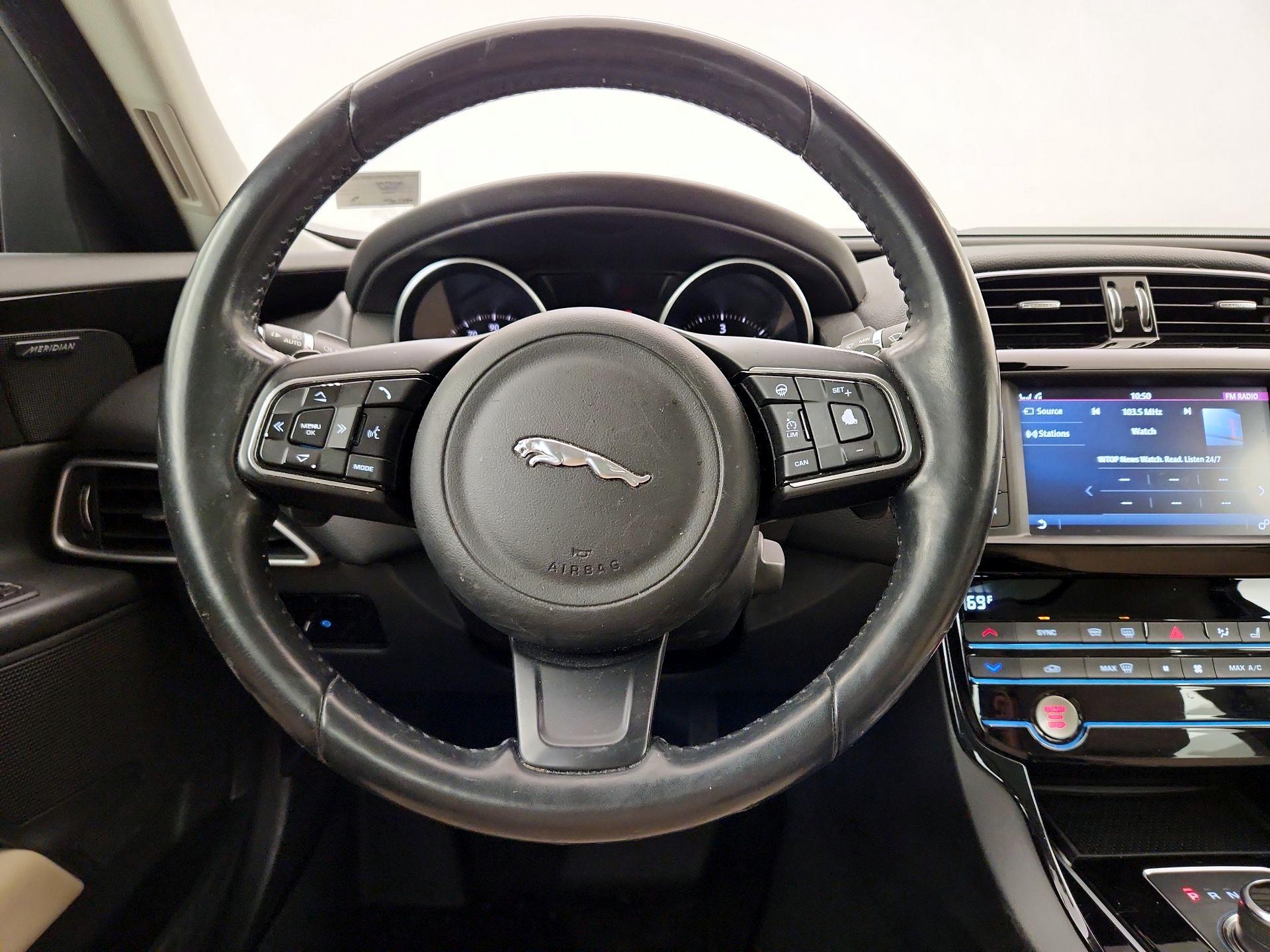 Thumbnail: 2017 Jaguar XE - 10