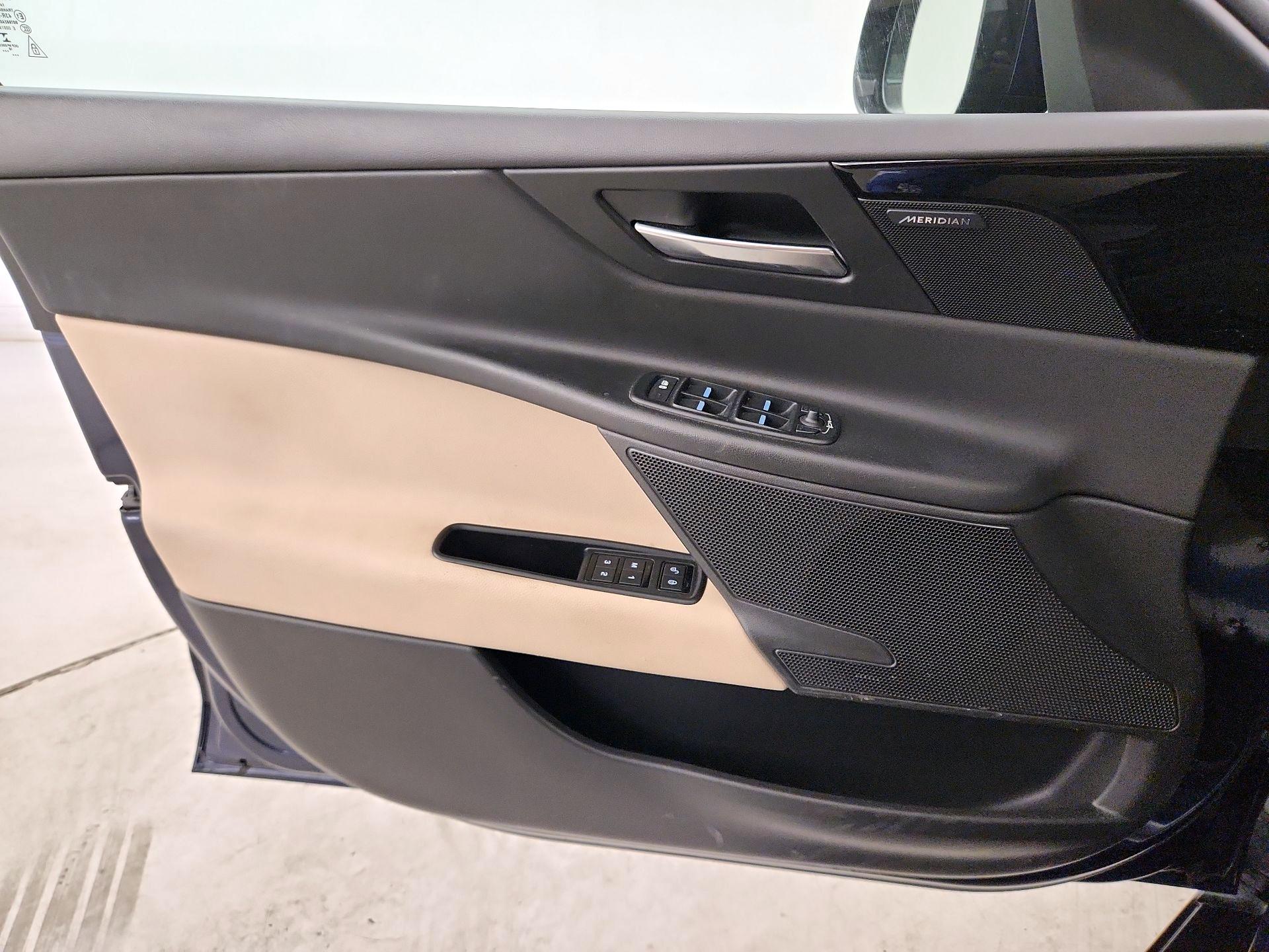 Thumbnail: 2017 Jaguar XE - 12