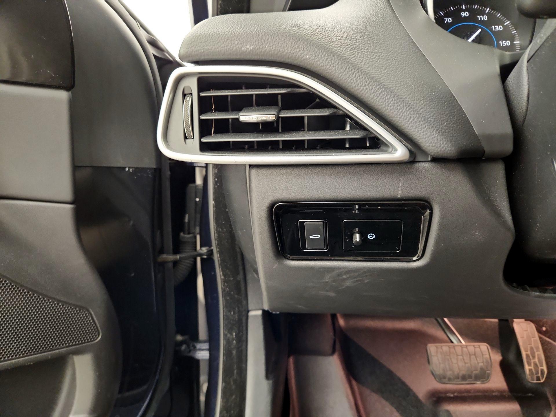 Thumbnail: 2017 Jaguar XE - 13