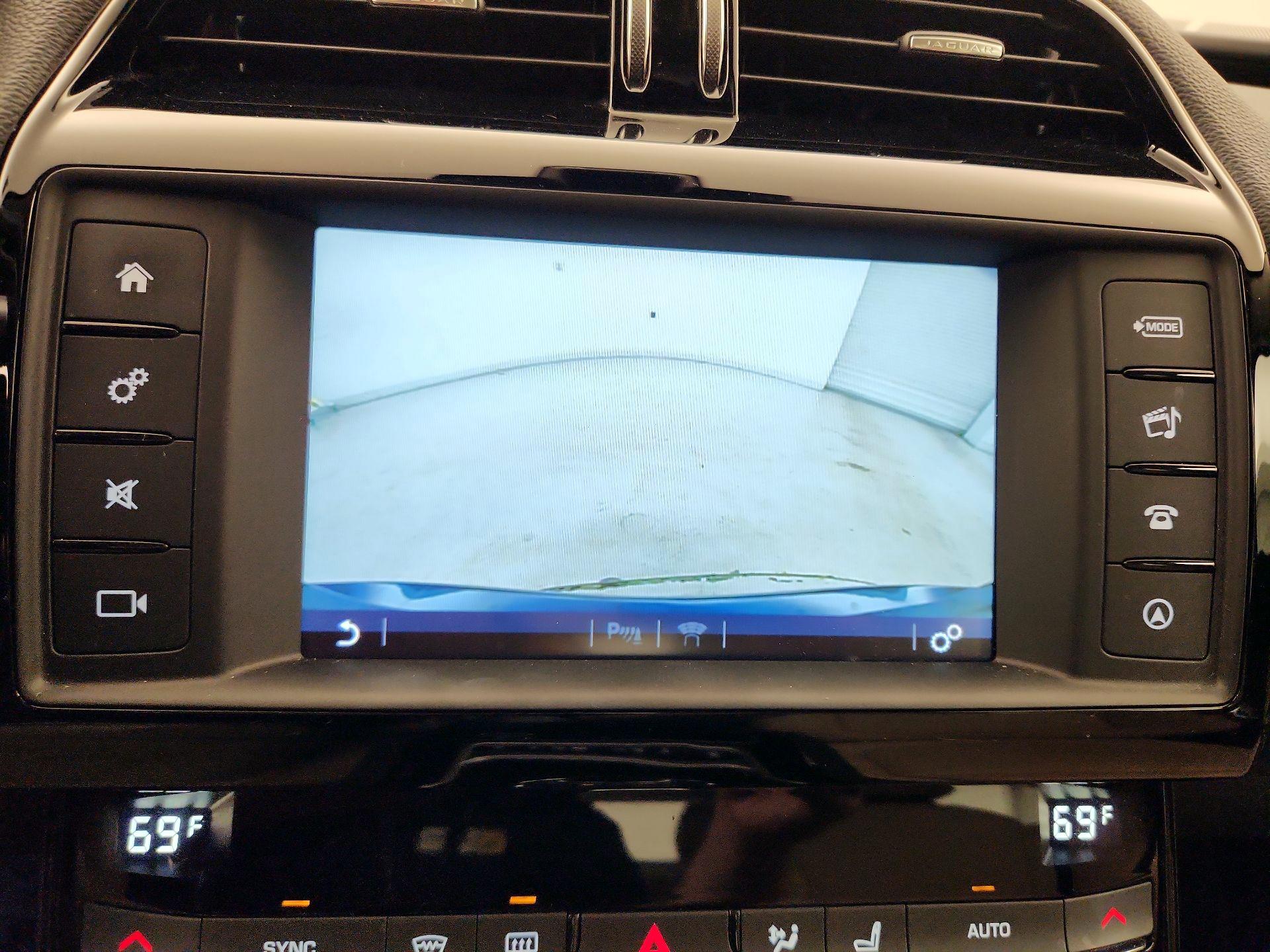 Thumbnail: 2017 Jaguar XE - 14