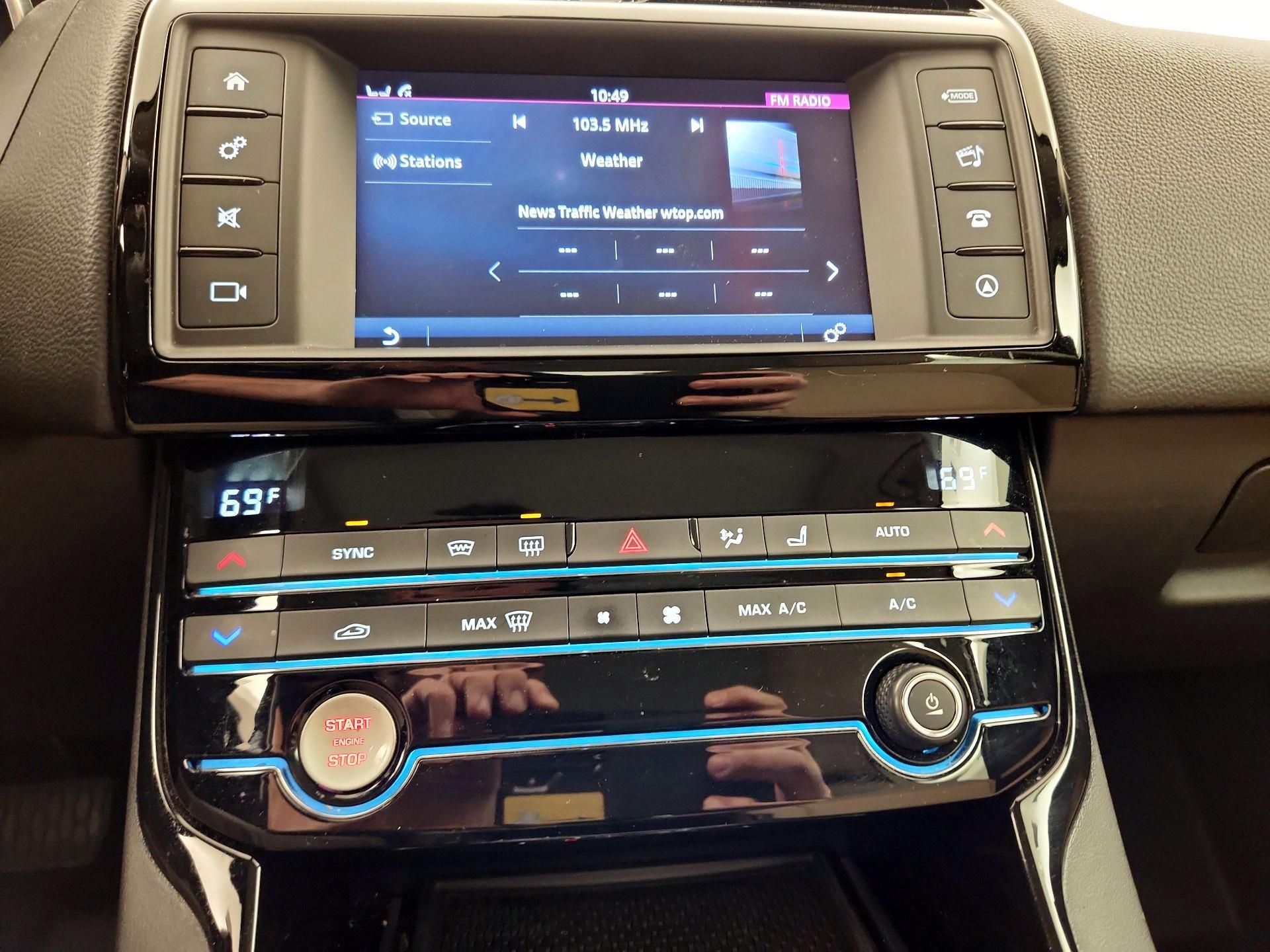 Thumbnail: 2017 Jaguar XE - 15