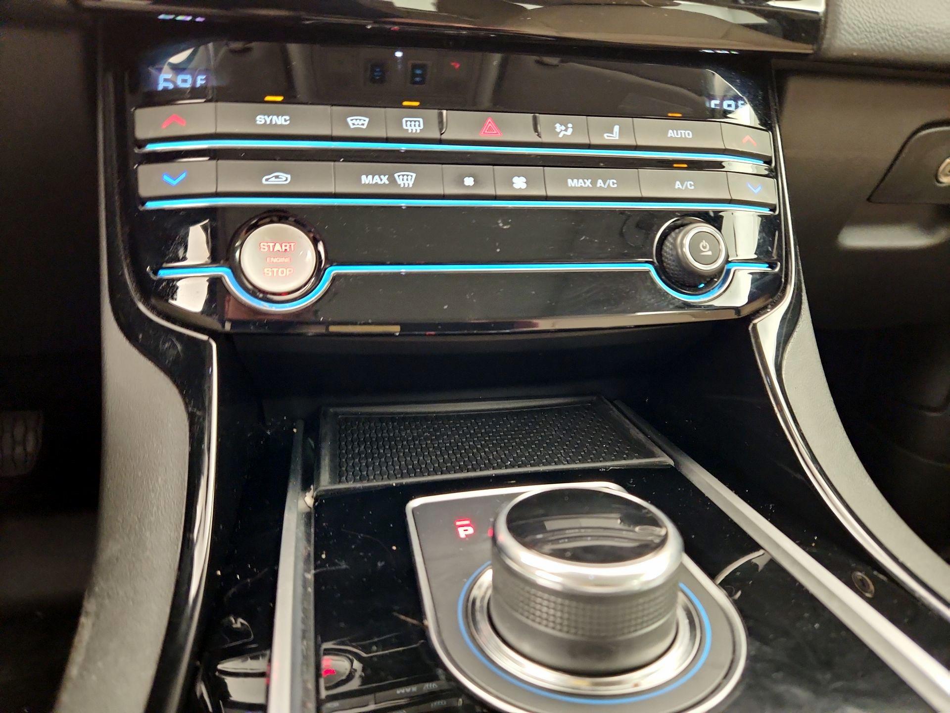 Thumbnail: 2017 Jaguar XE - 16