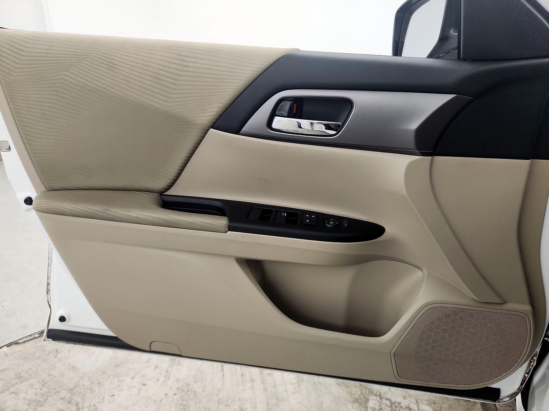 Thumbnail: 2015 Honda Accord - 12