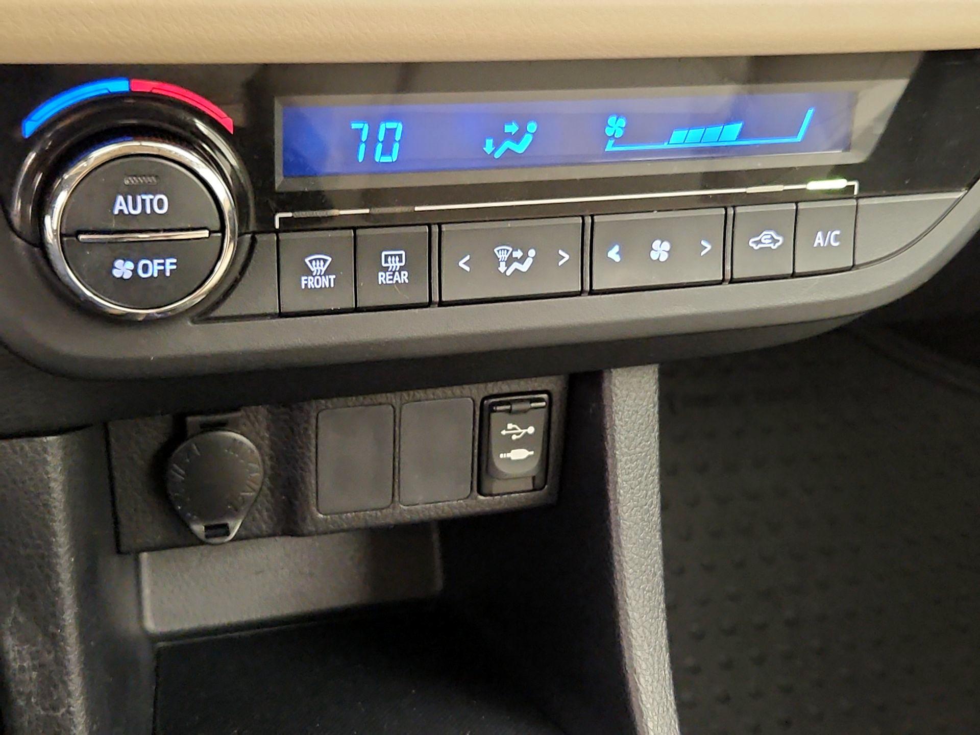 Thumbnail: 2016 Toyota Corolla - 16