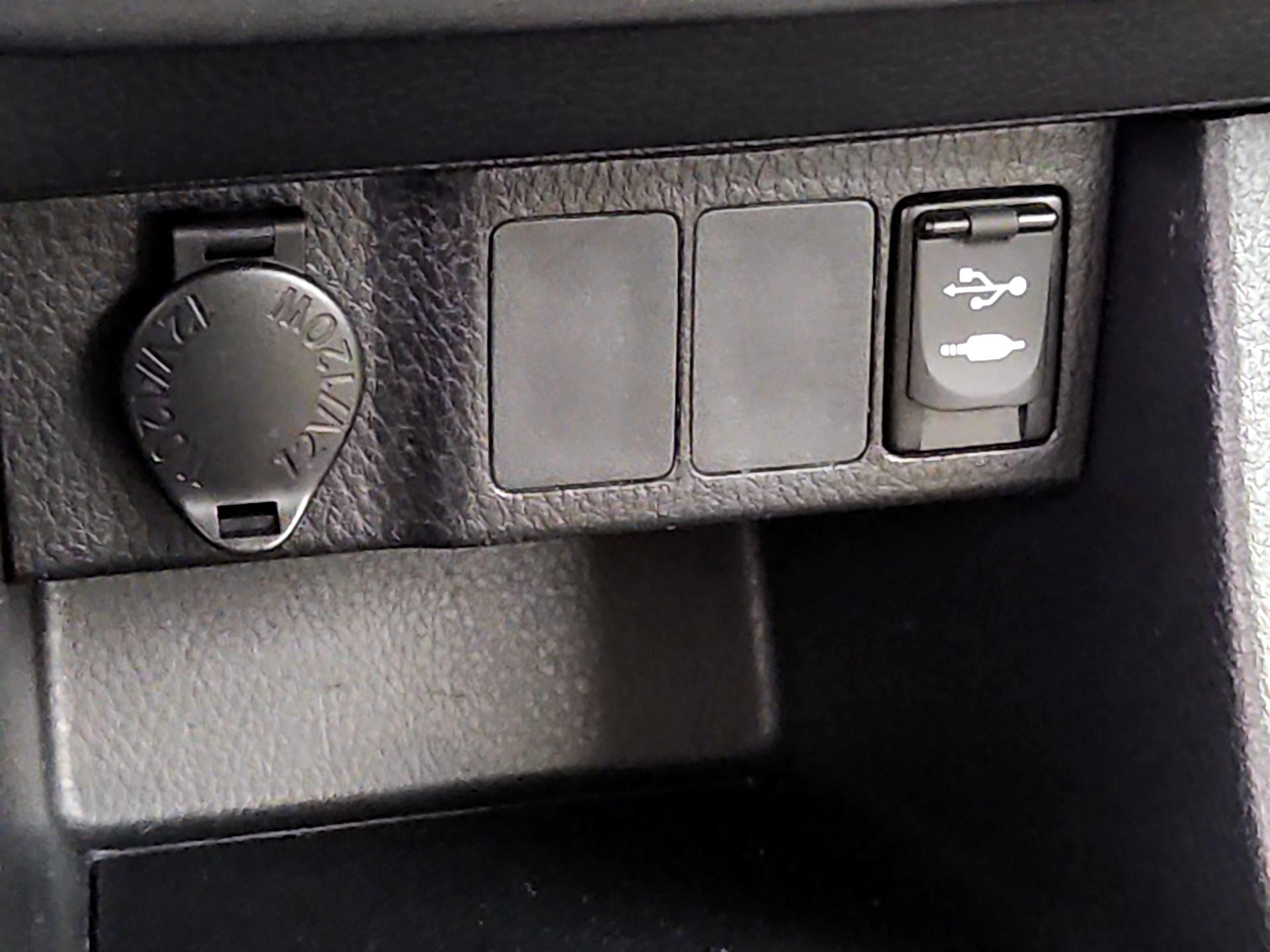 Thumbnail: 2016 Toyota Corolla - 18