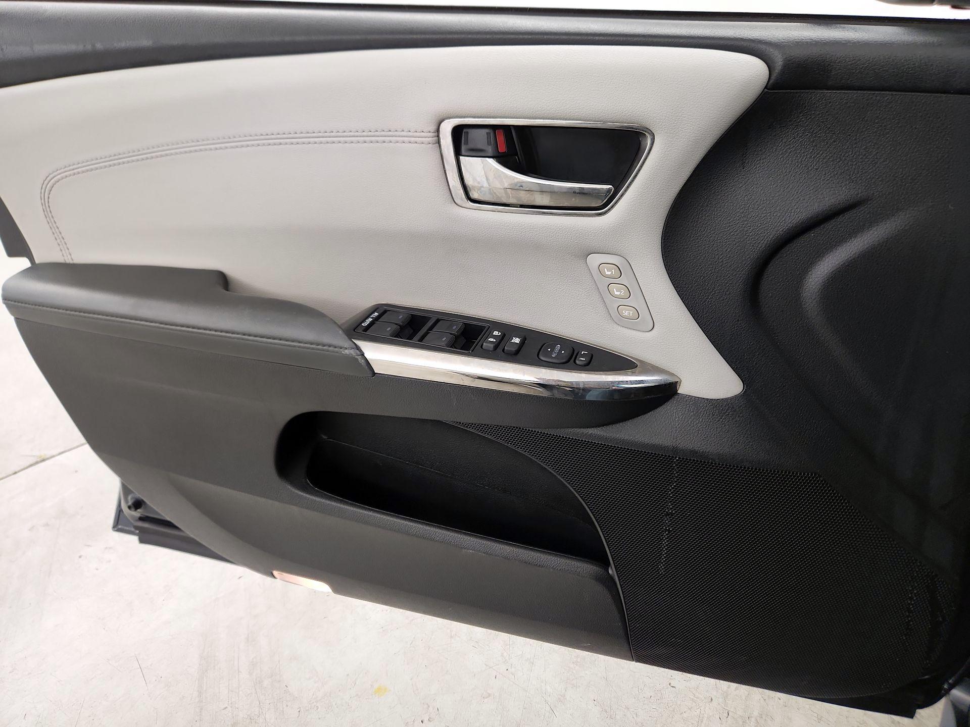 Thumbnail: 2017 Toyota Avalon - 12