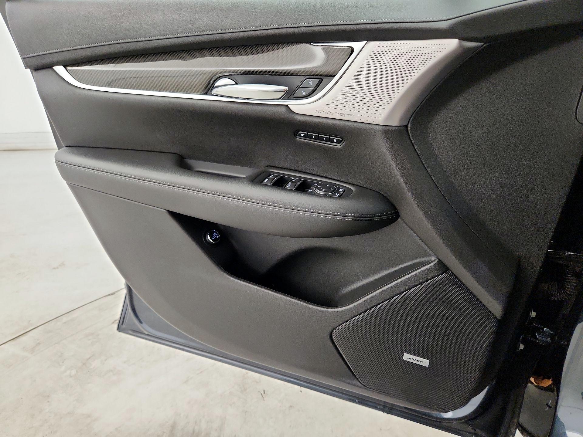 Thumbnail: 2020 Cadillac XT6 - 12