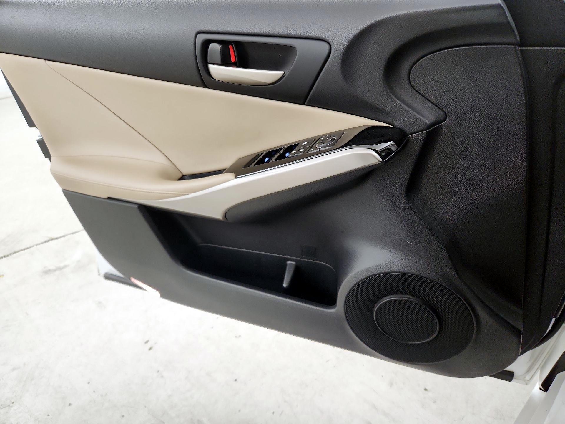 Thumbnail: 2017 Lexus IS - 12