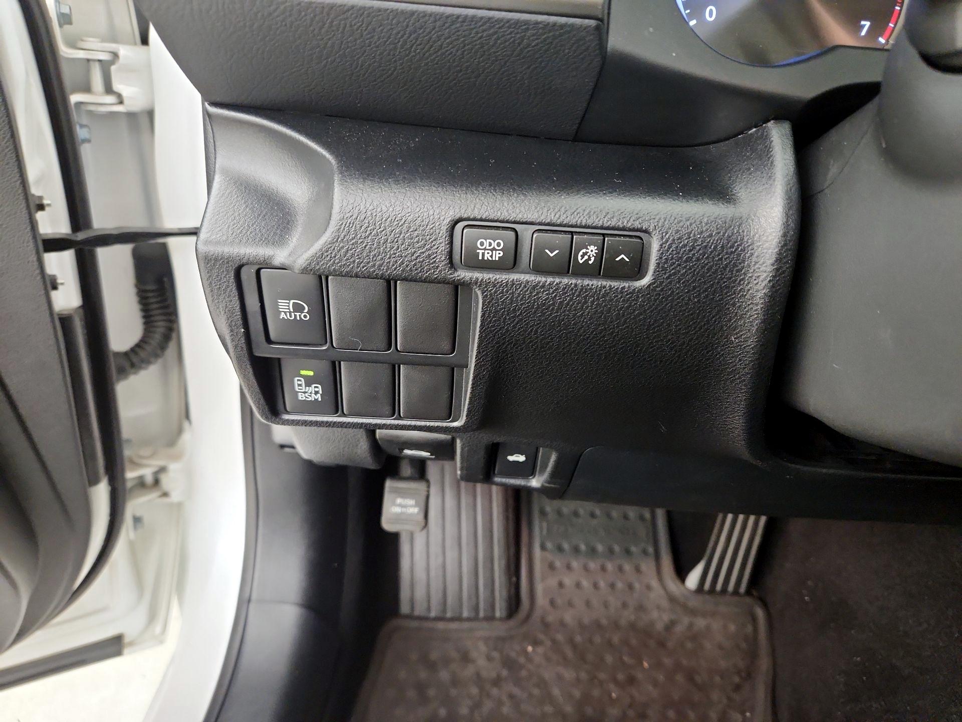 Thumbnail: 2017 Lexus IS - 13