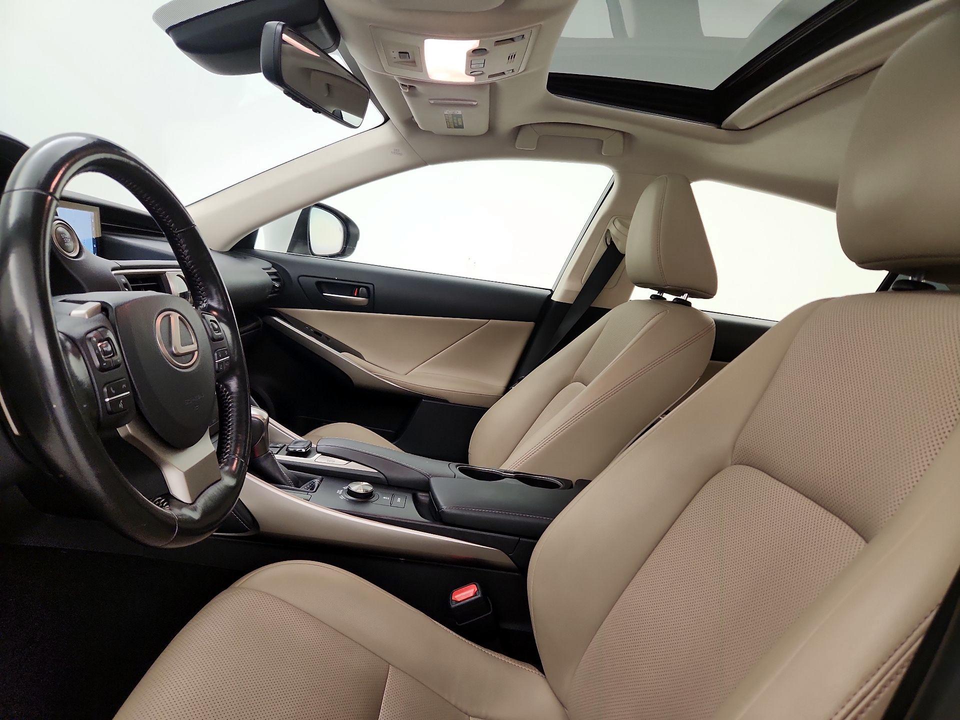 Thumbnail: 2017 Lexus IS - 19