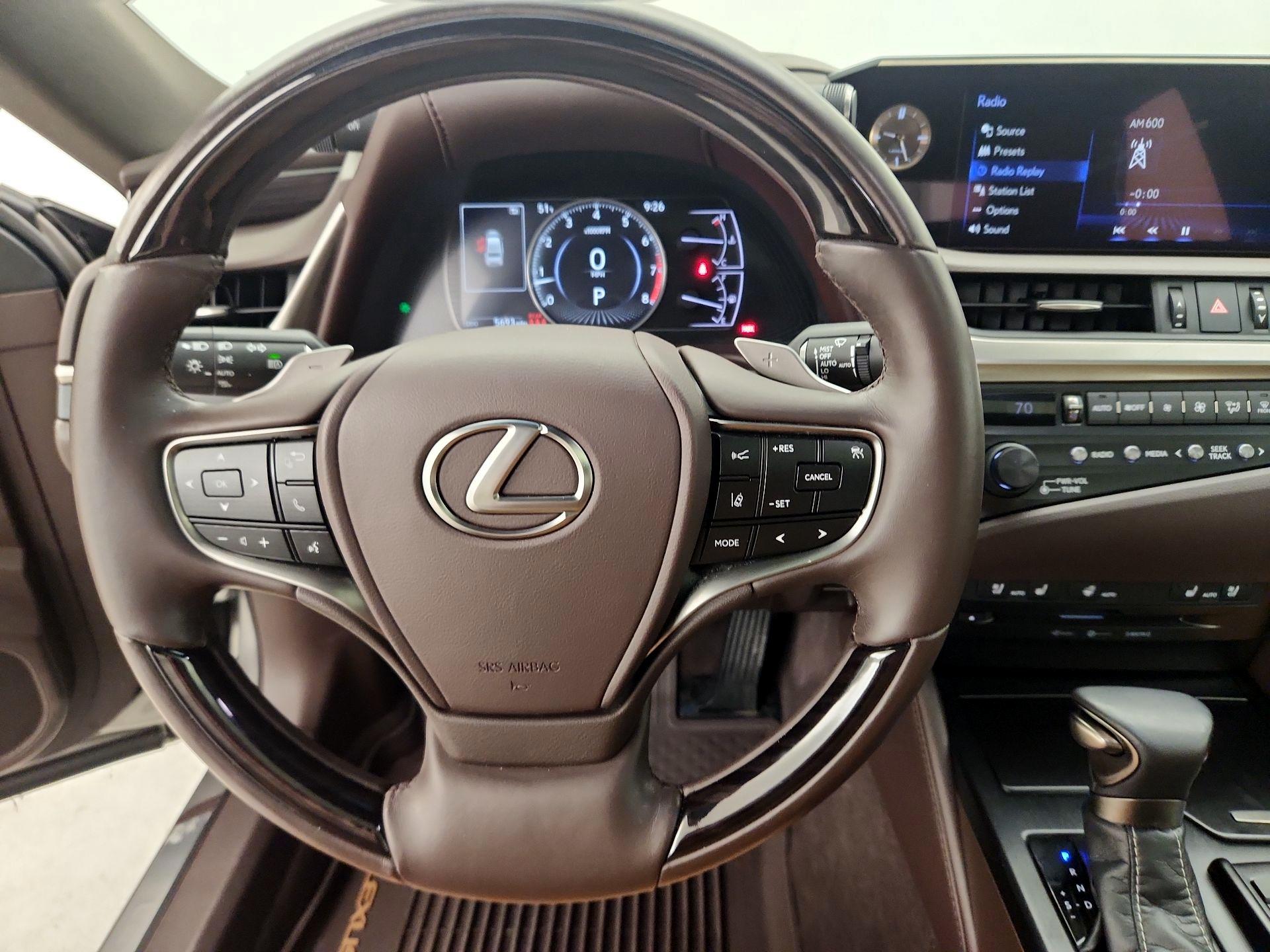 Thumbnail: 2019 Lexus ES - 10