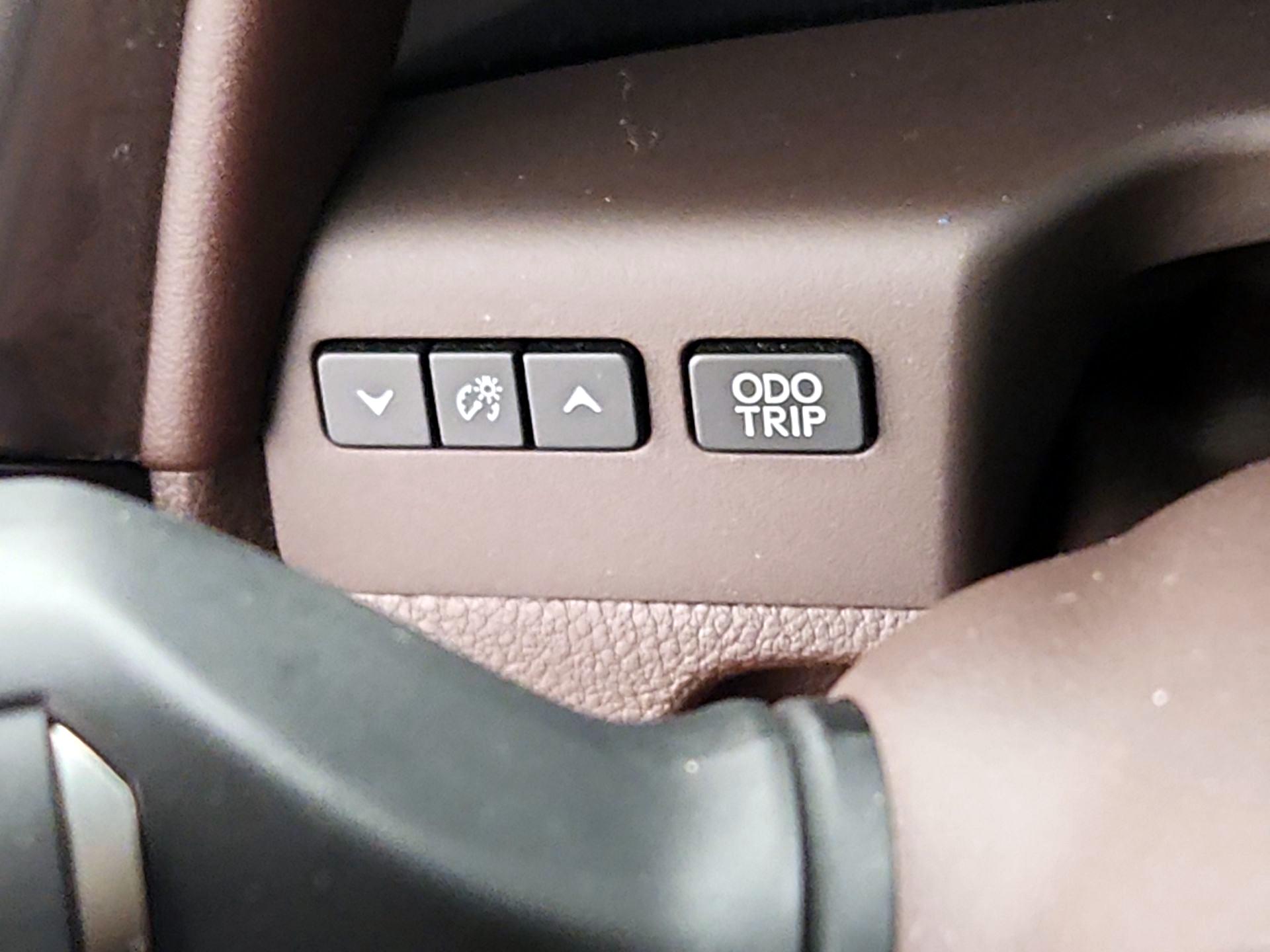 Thumbnail: 2019 Lexus ES - 13