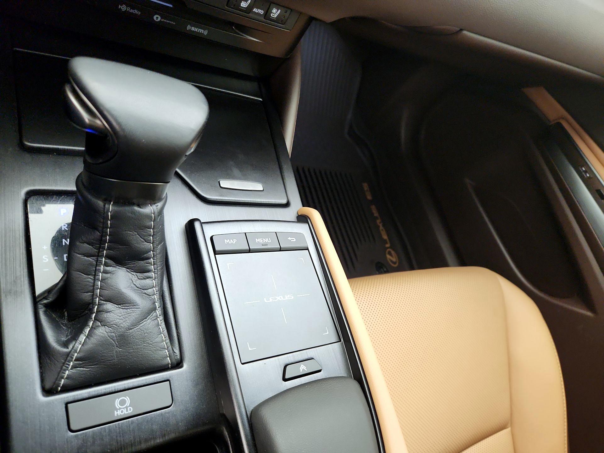 Thumbnail: 2019 Lexus ES - 18