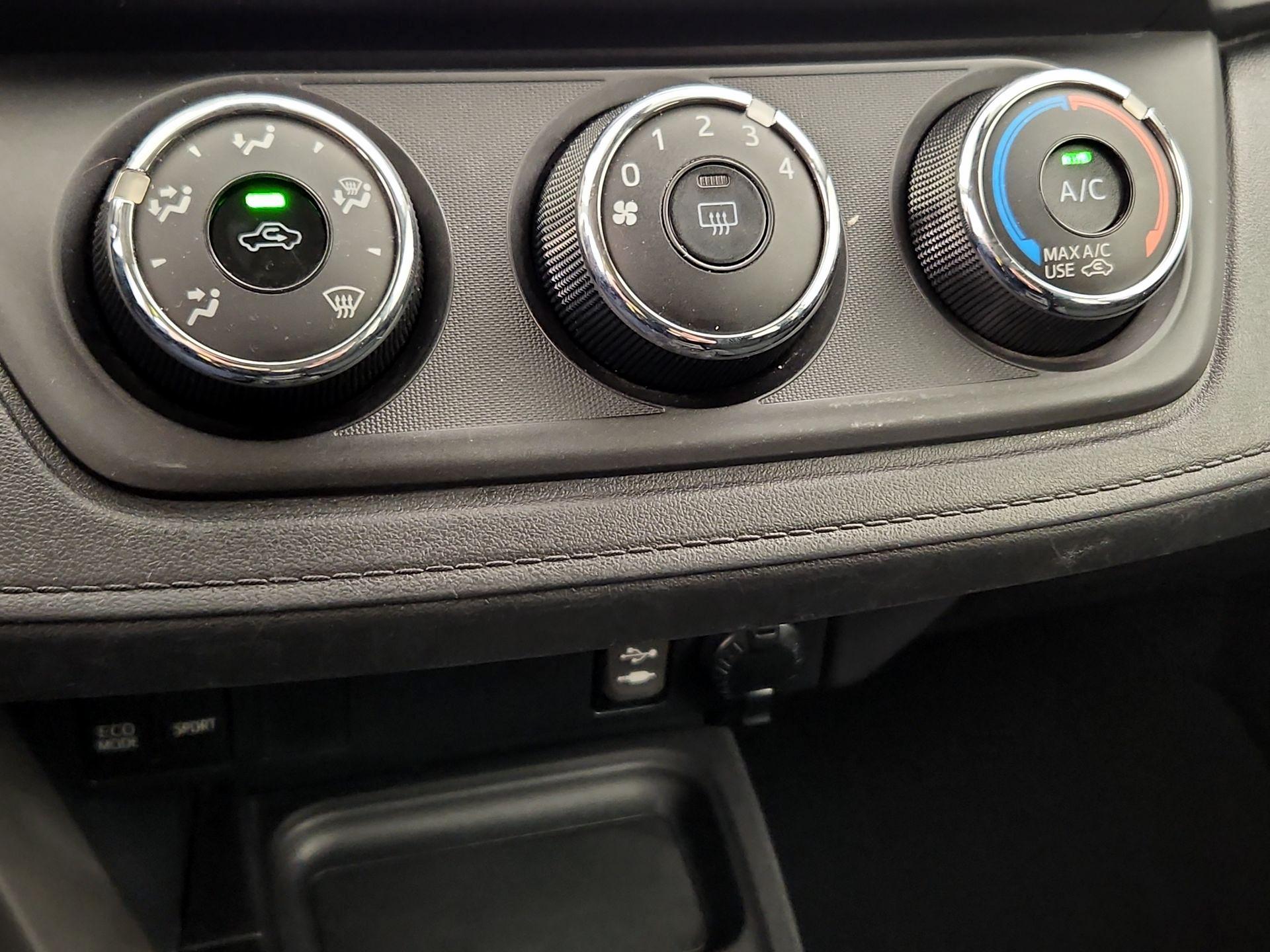 Thumbnail: 2017 Toyota RAV4 - 16