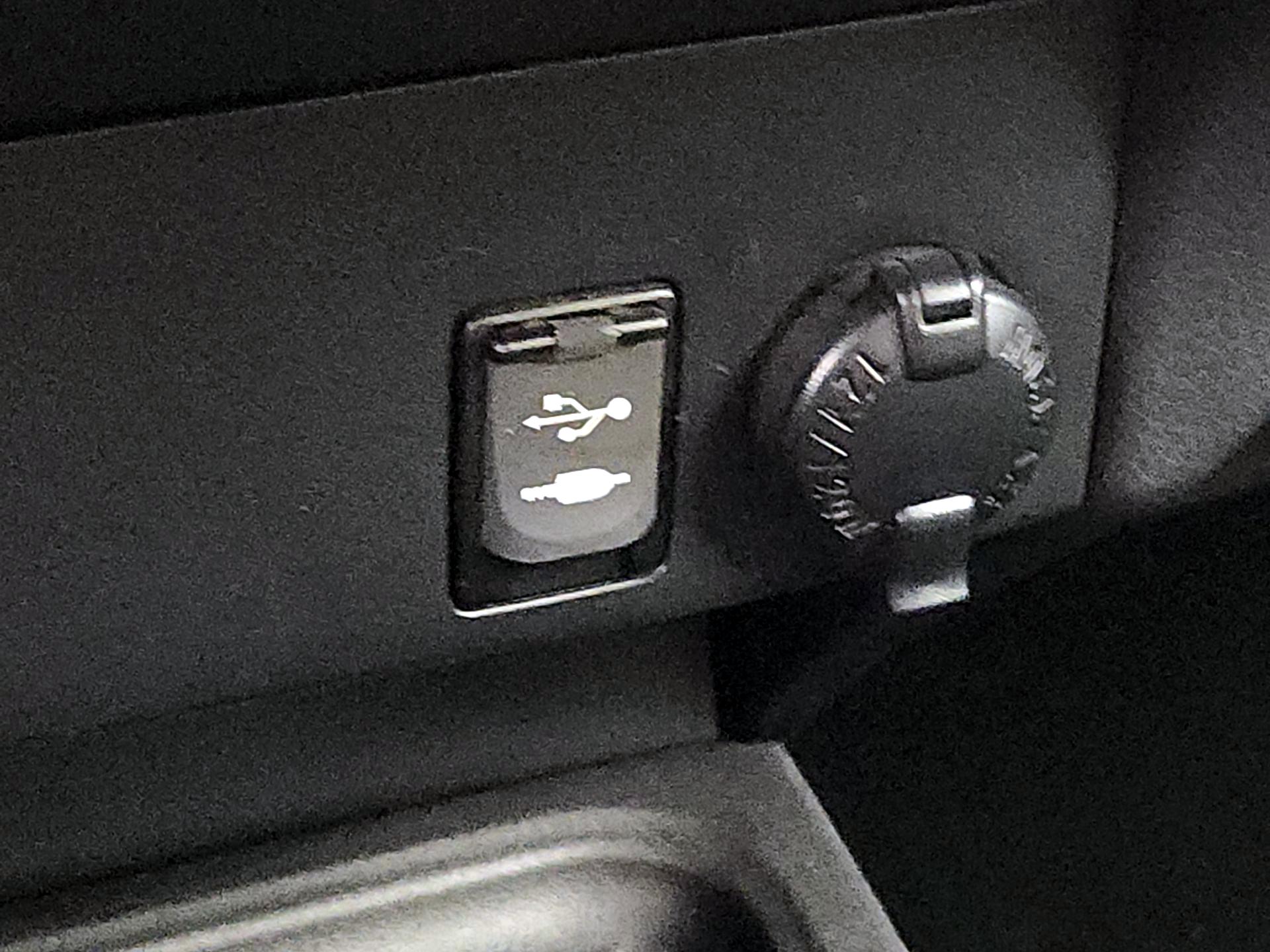 Thumbnail: 2017 Toyota RAV4 - 18