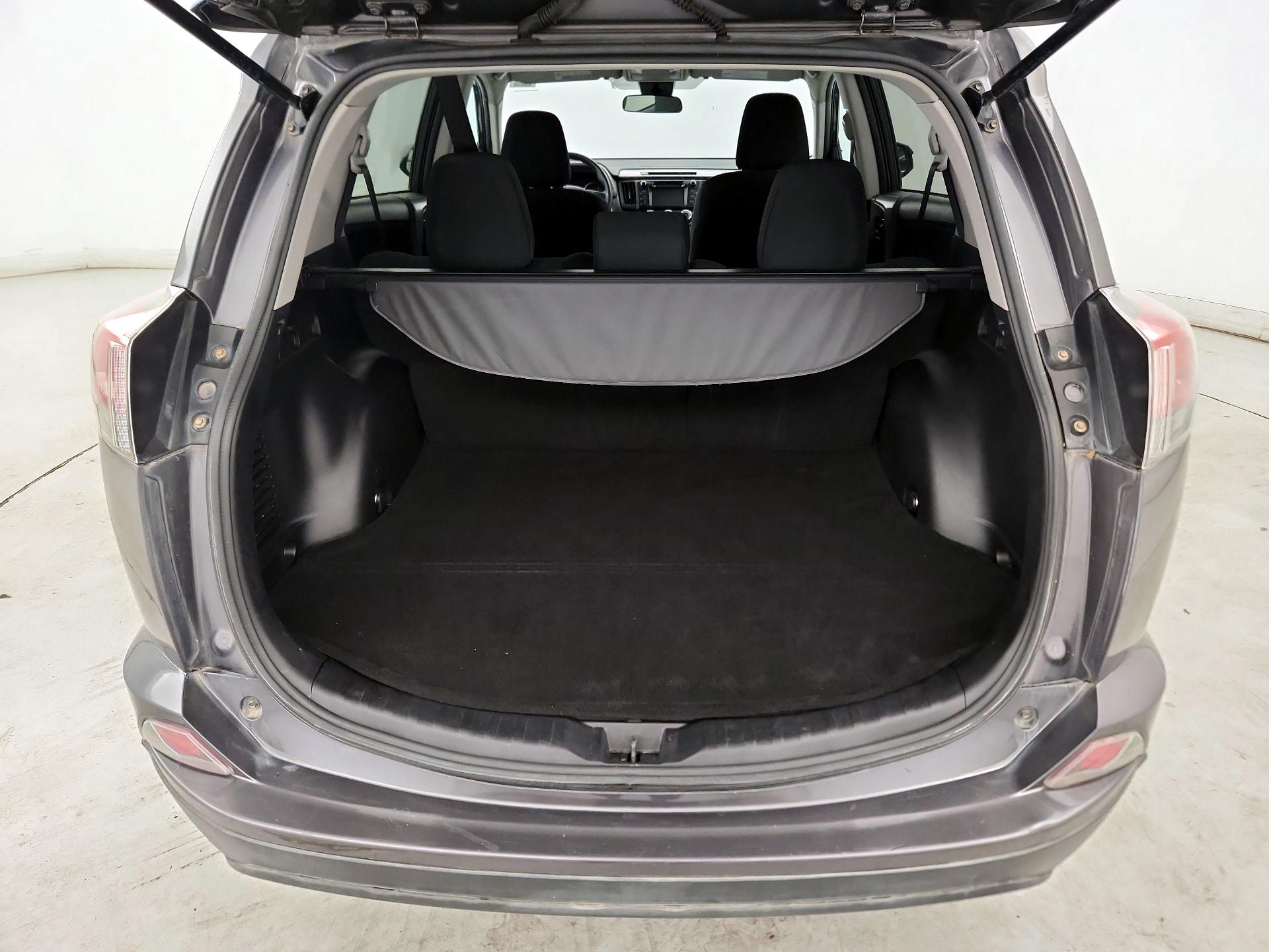 Thumbnail: 2017 Toyota RAV4 - 20