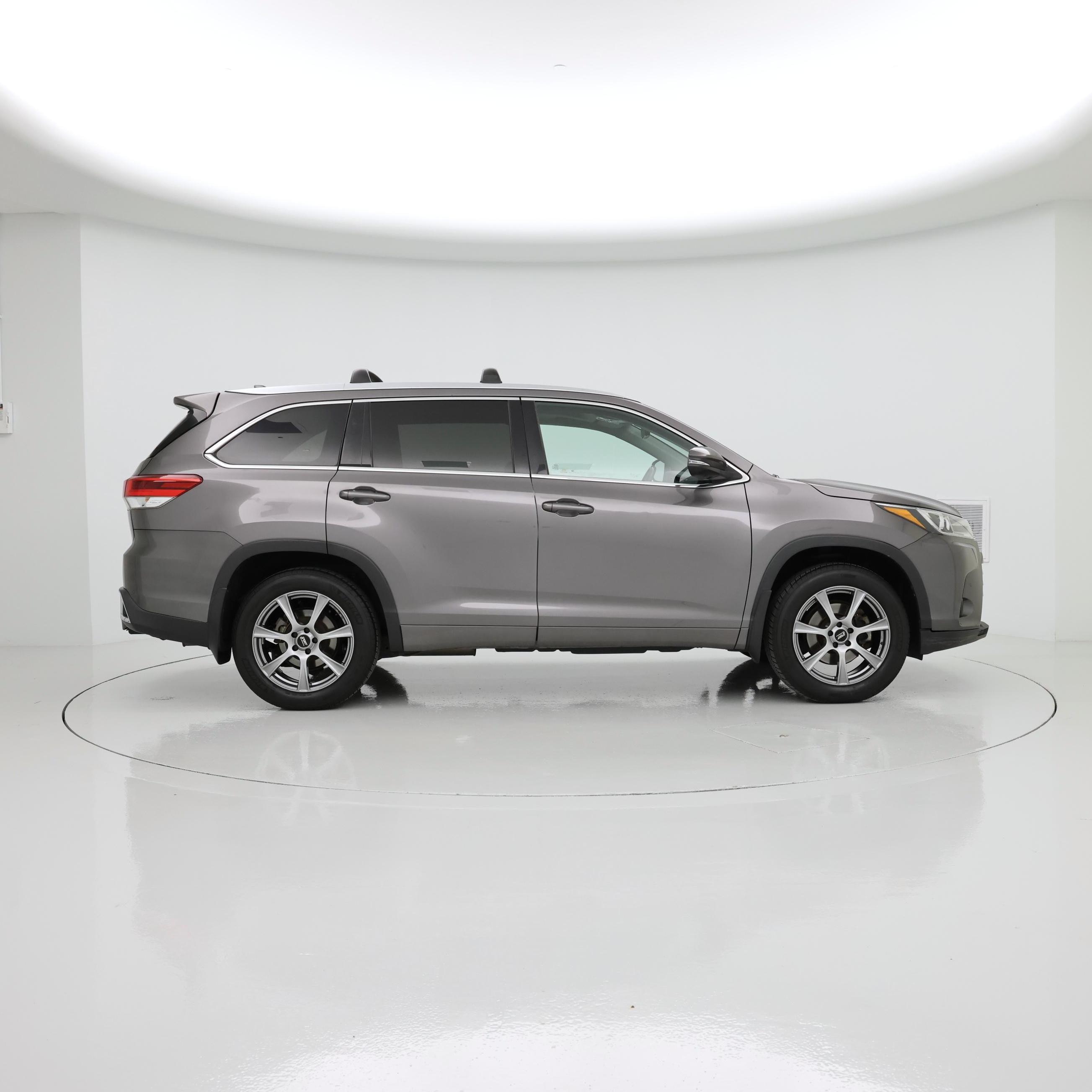 Thumbnail: 2017 Toyota Highlander - 7