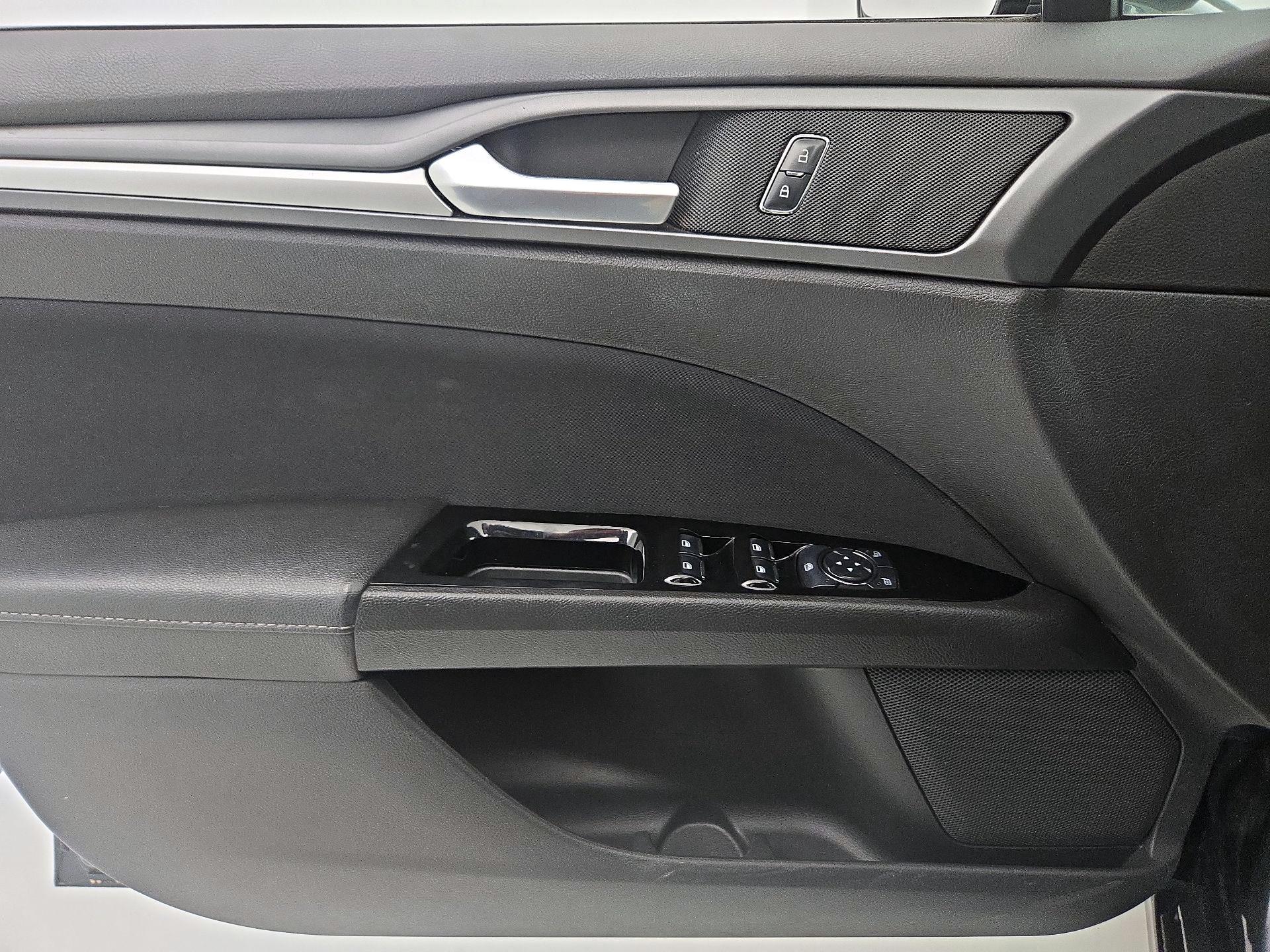 Thumbnail: 2015 Ford Fusion - 12