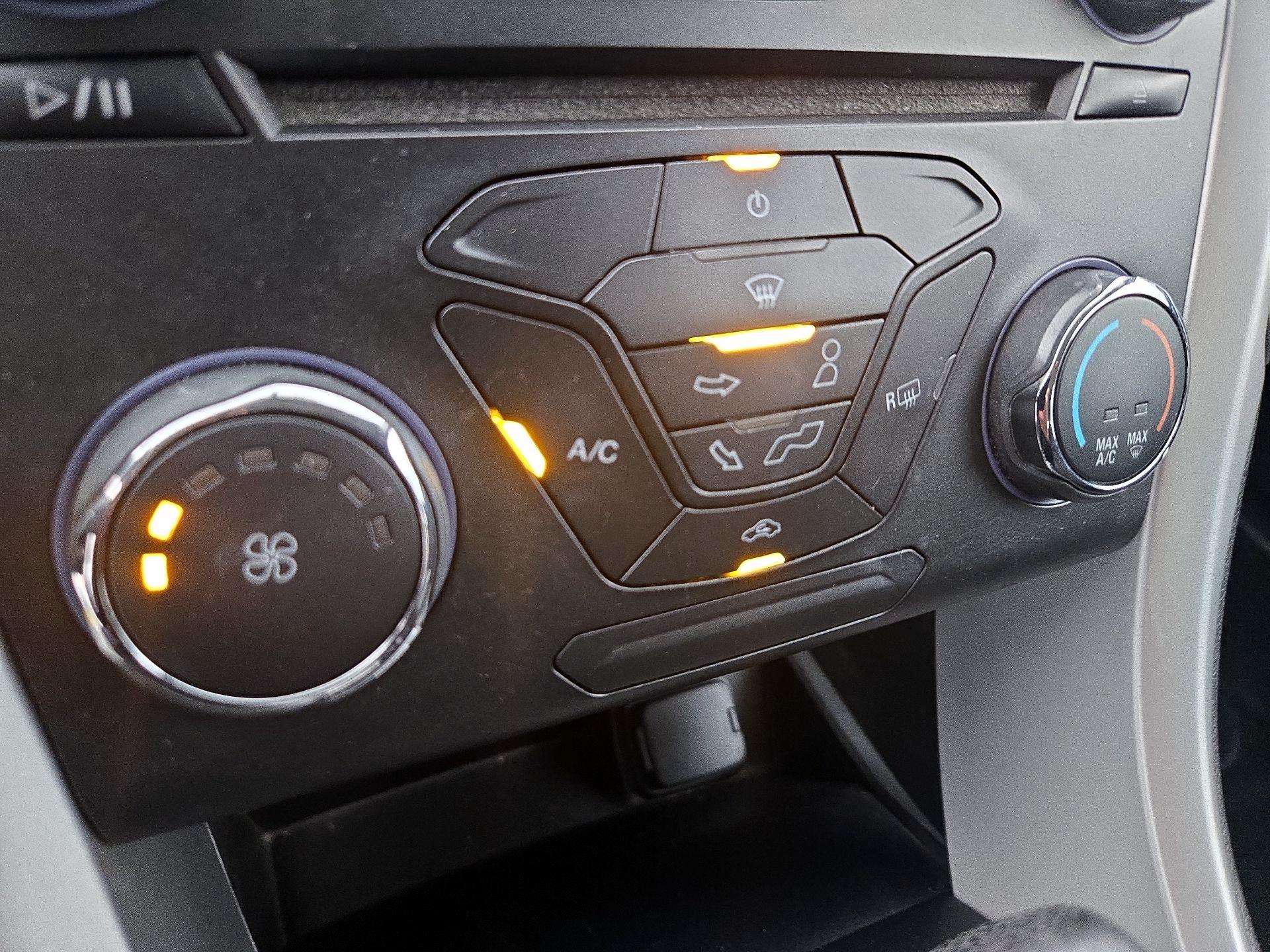 Thumbnail: 2015 Ford Fusion - 16