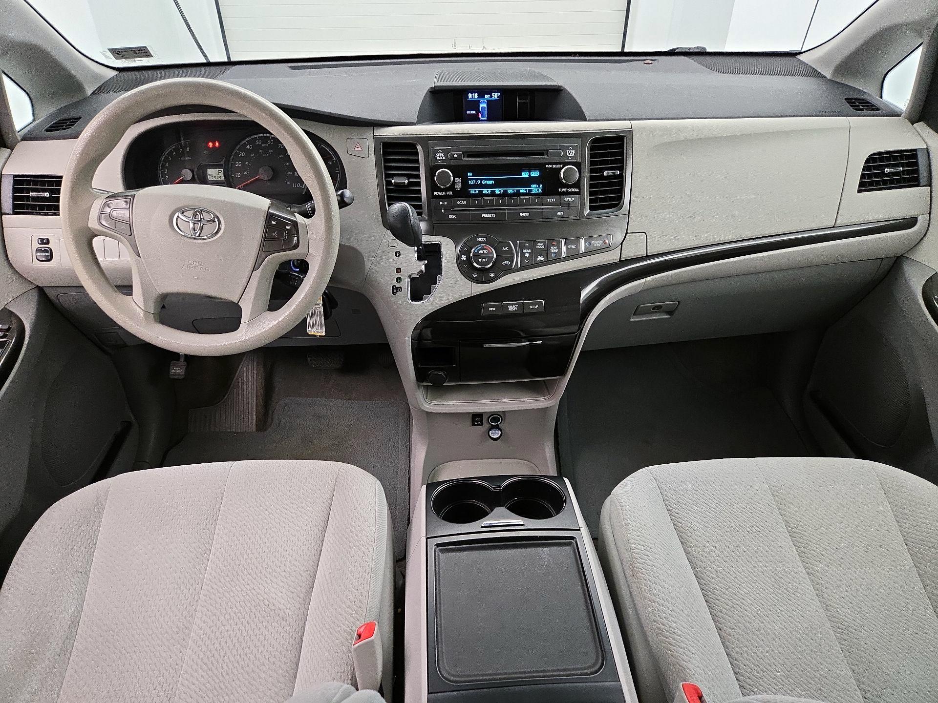 Thumbnail: 2014 Toyota Sienna - 9