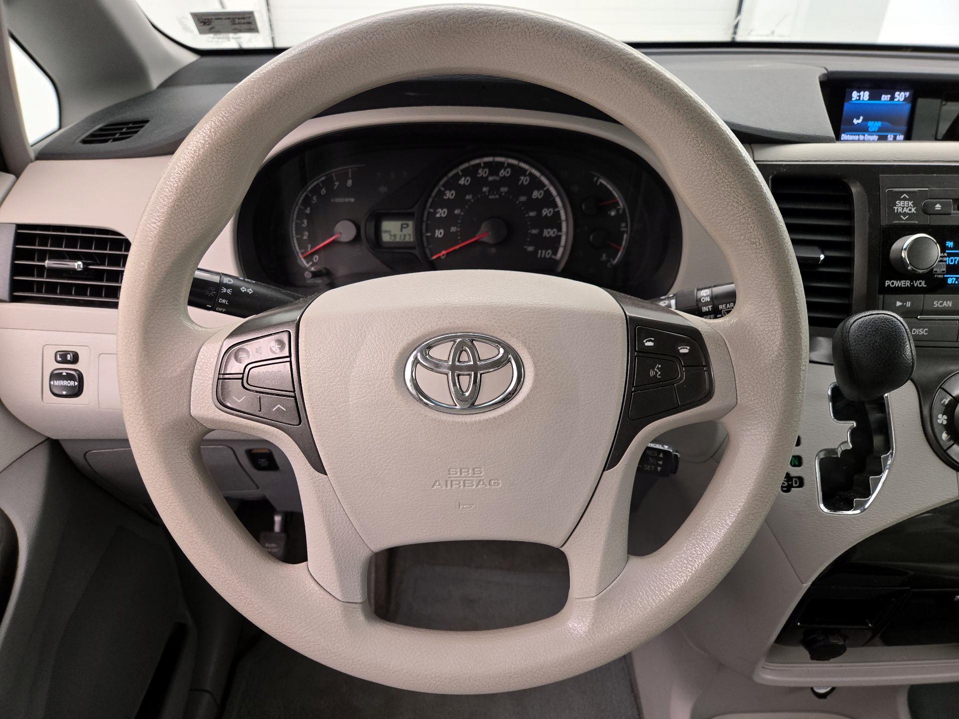 Thumbnail: 2014 Toyota Sienna - 10