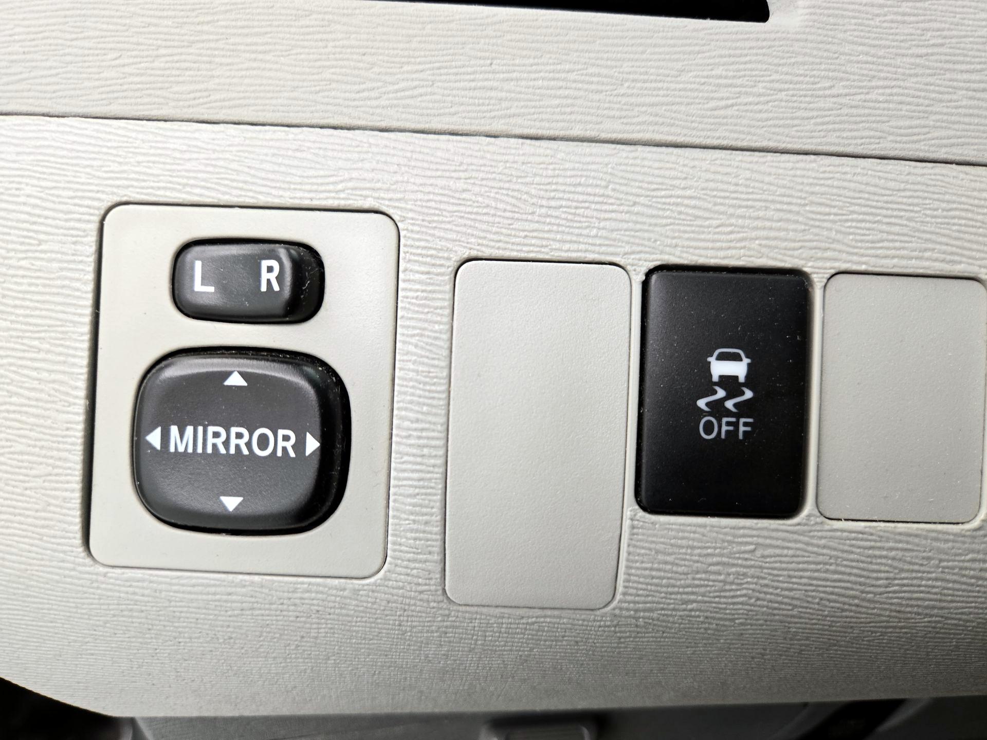 Thumbnail: 2014 Toyota Sienna - 13