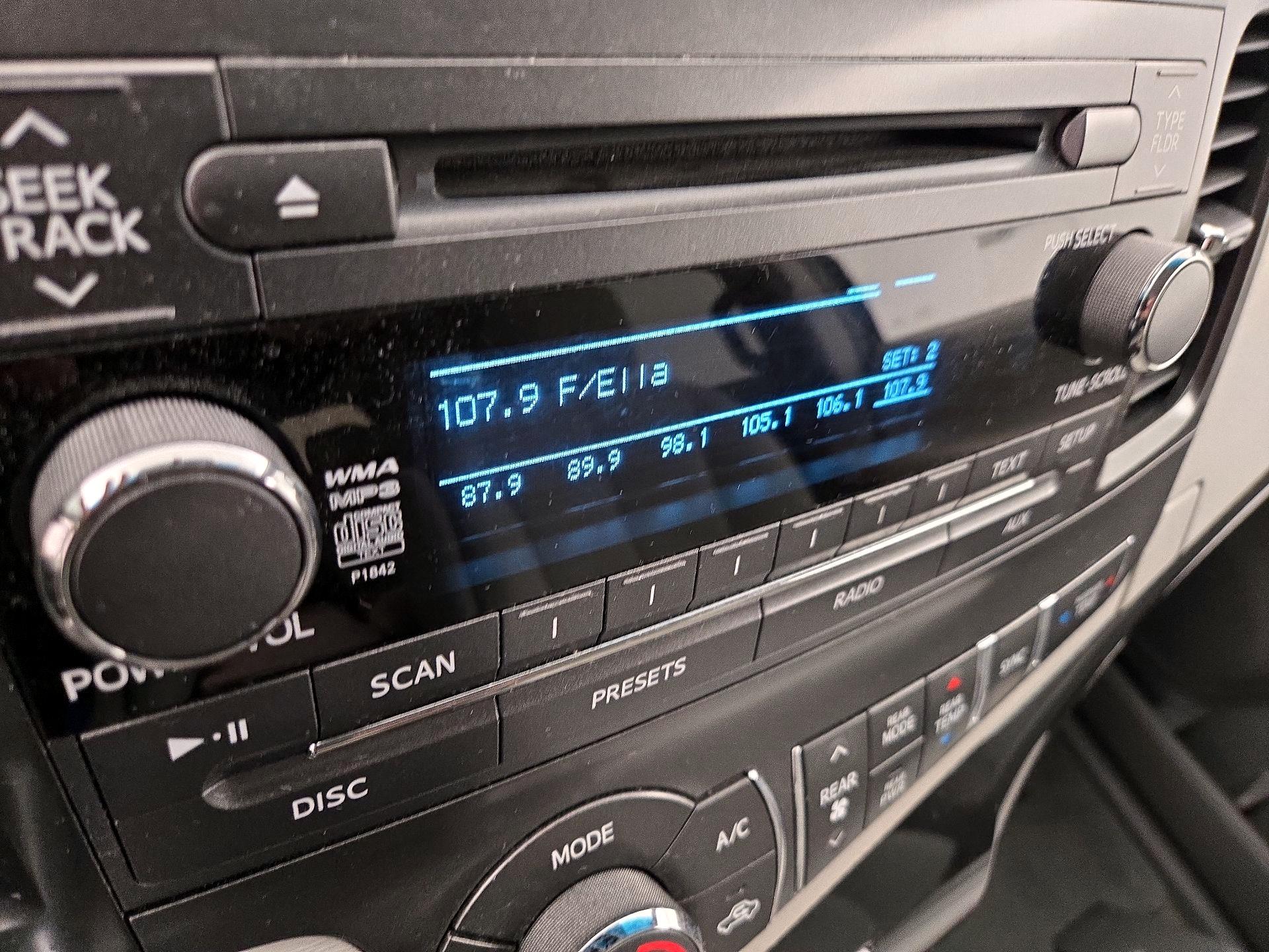 Thumbnail: 2014 Toyota Sienna - 15