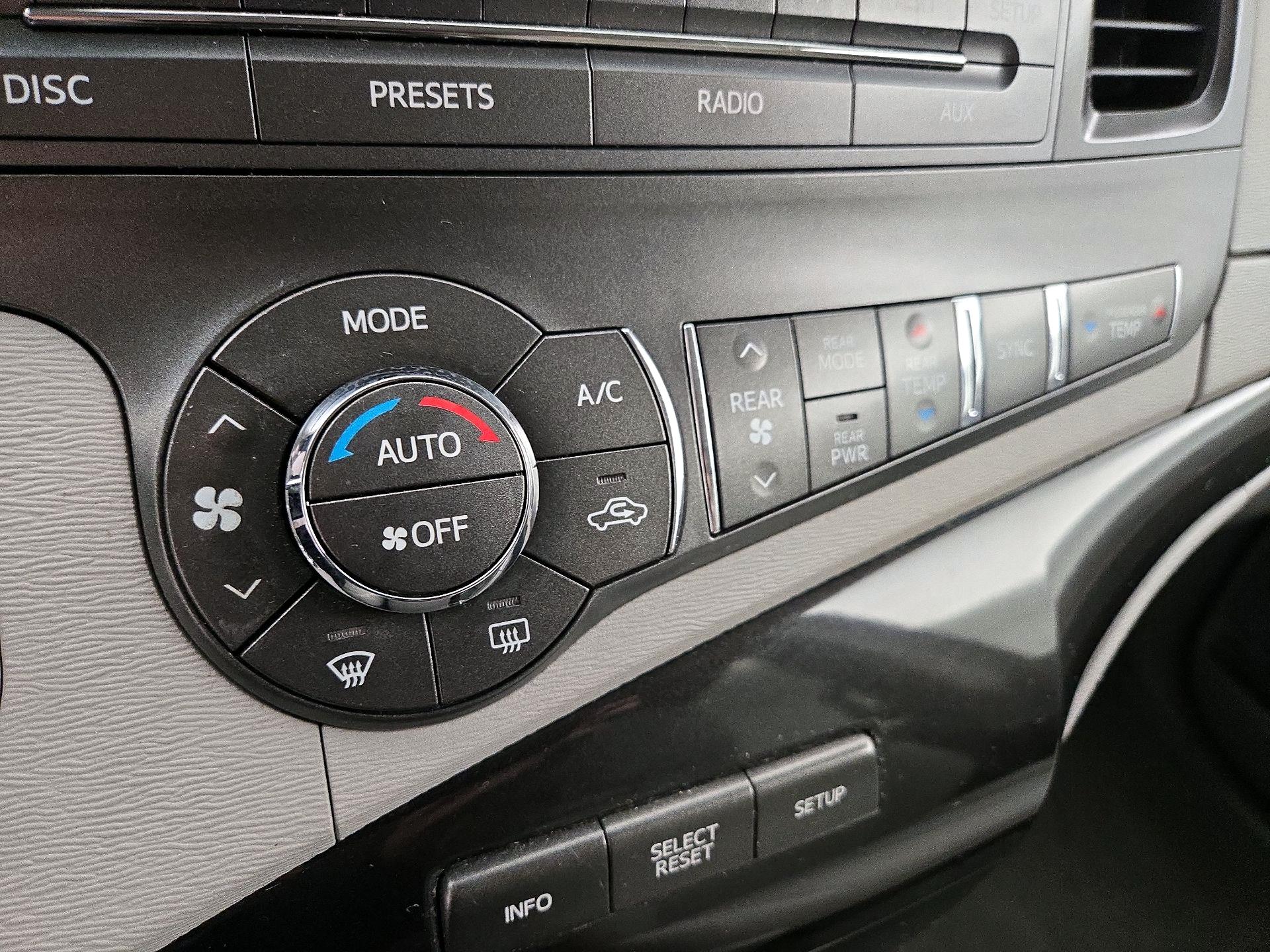 Thumbnail: 2014 Toyota Sienna - 16