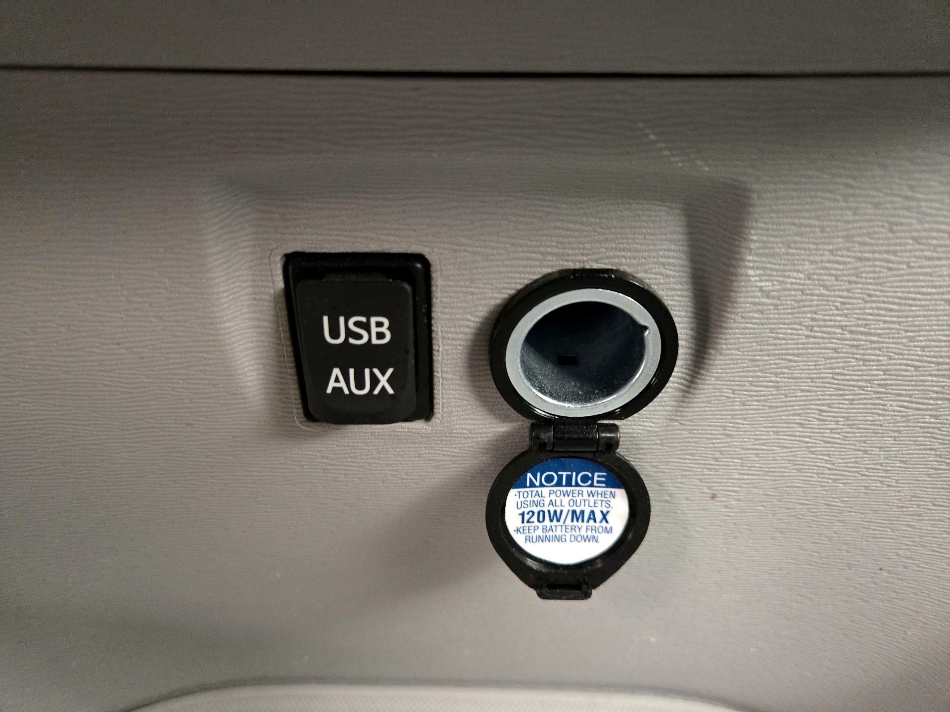 Thumbnail: 2014 Toyota Sienna - 18