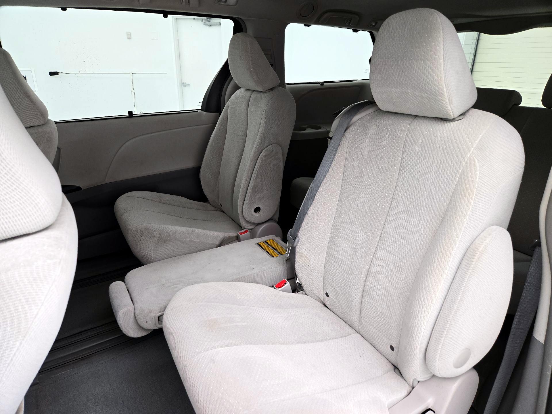 Thumbnail: 2014 Toyota Sienna - 19