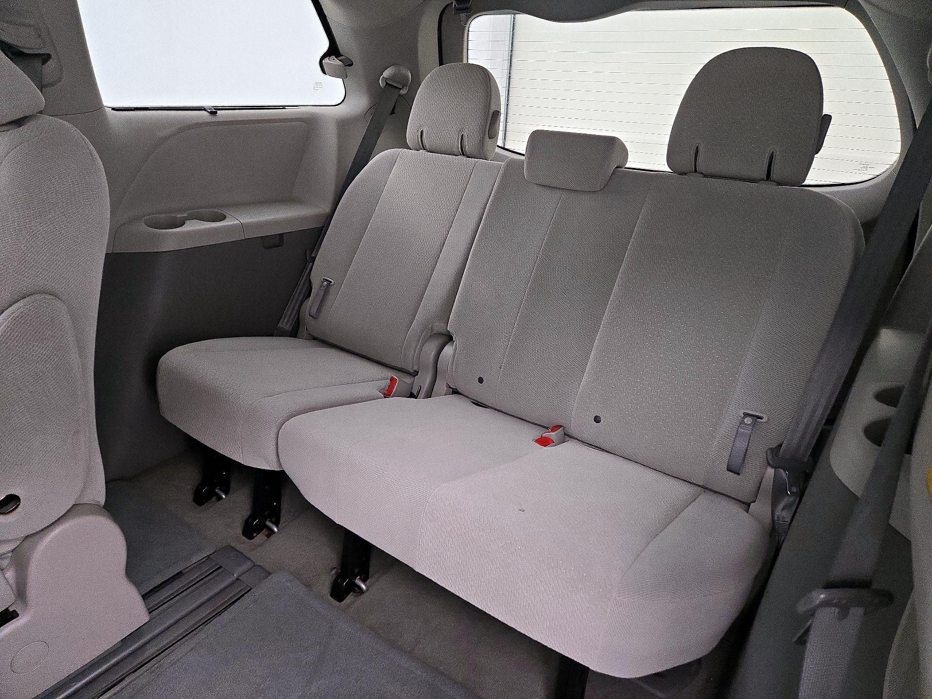 Thumbnail: 2014 Toyota Sienna - 20