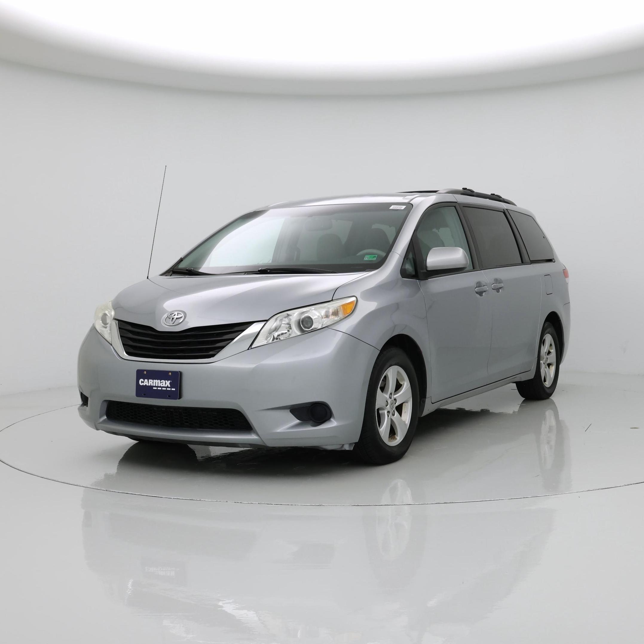 Thumbnail: 2014 Toyota Sienna - 4