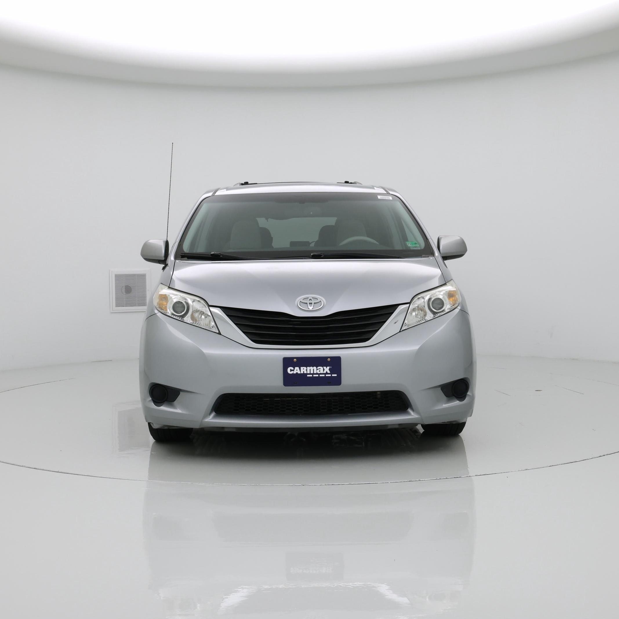 Thumbnail: 2014 Toyota Sienna - 5