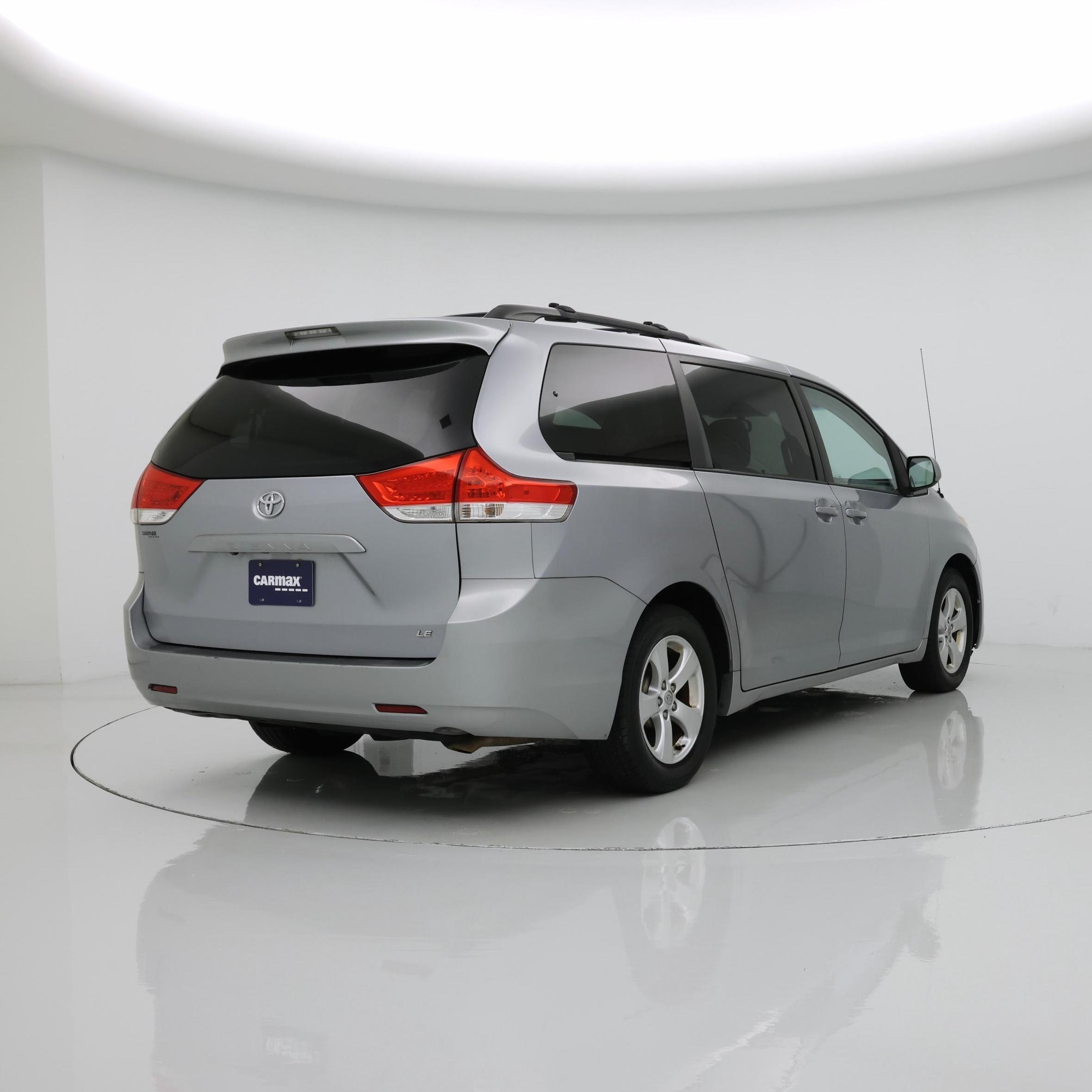Thumbnail: 2014 Toyota Sienna - 8