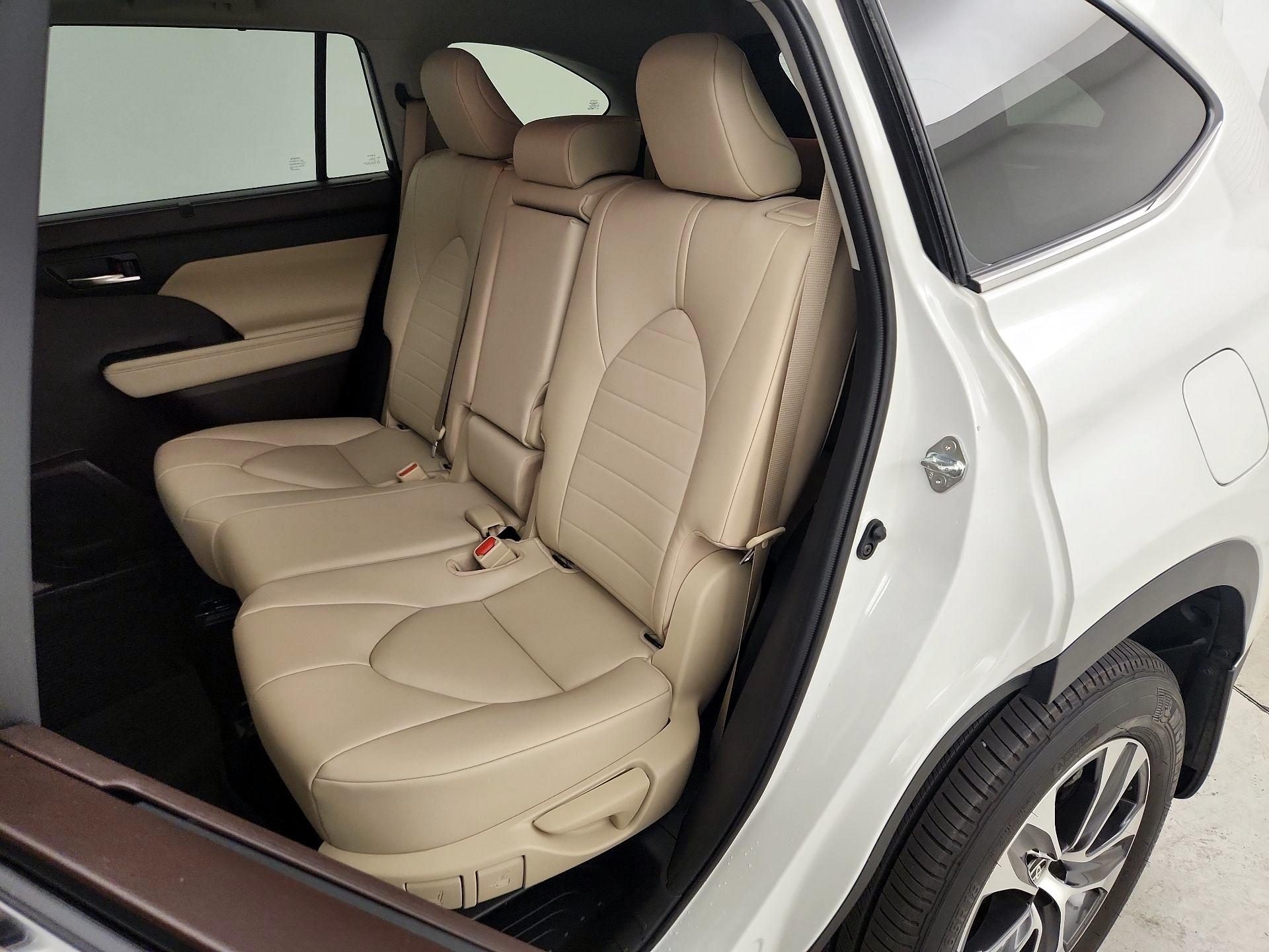 Thumbnail: 2021 Toyota Highlander - 20